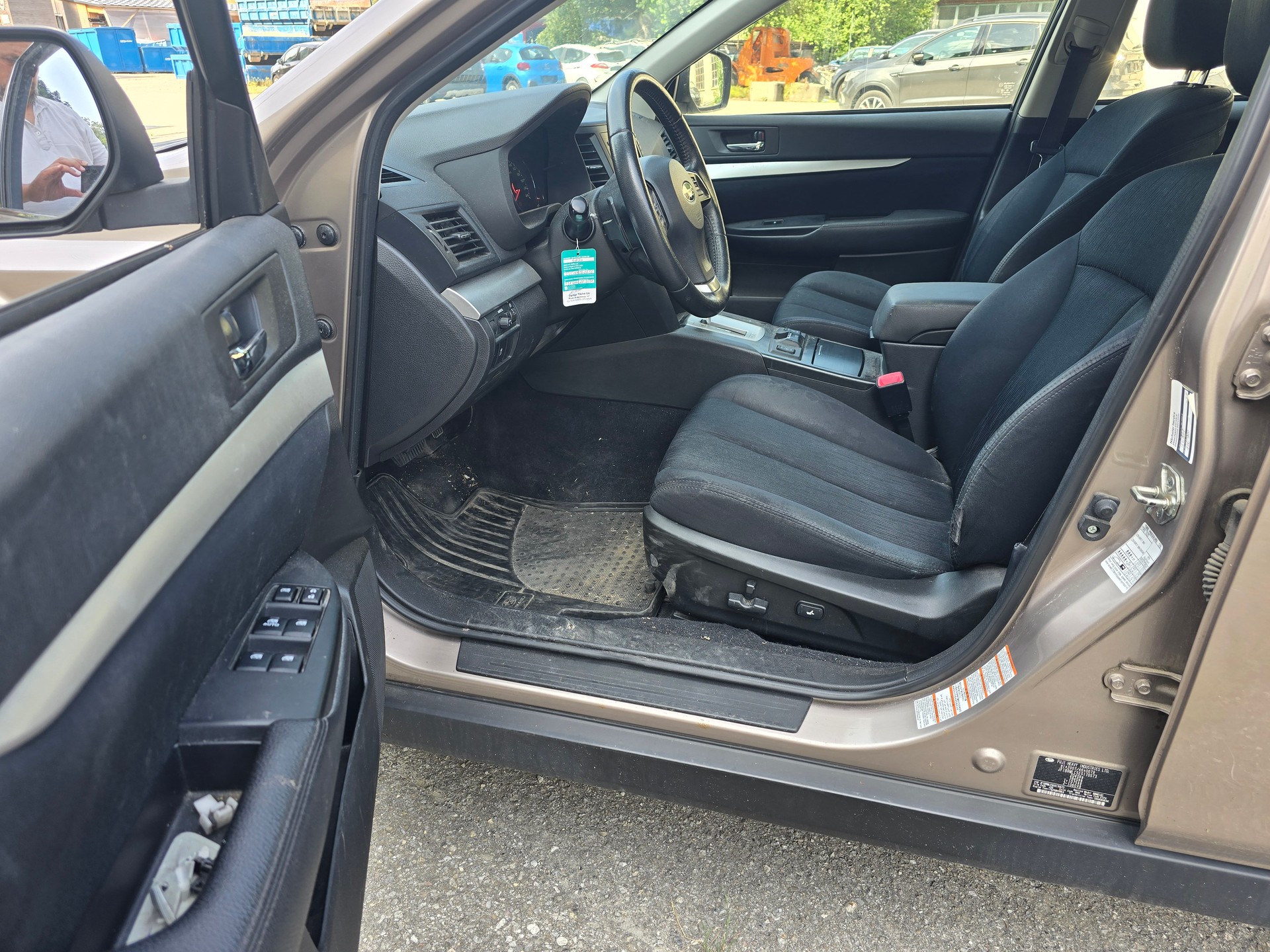 SUBARU Outback 2.5i Swiss Classic AWD Lineartronic-image-9