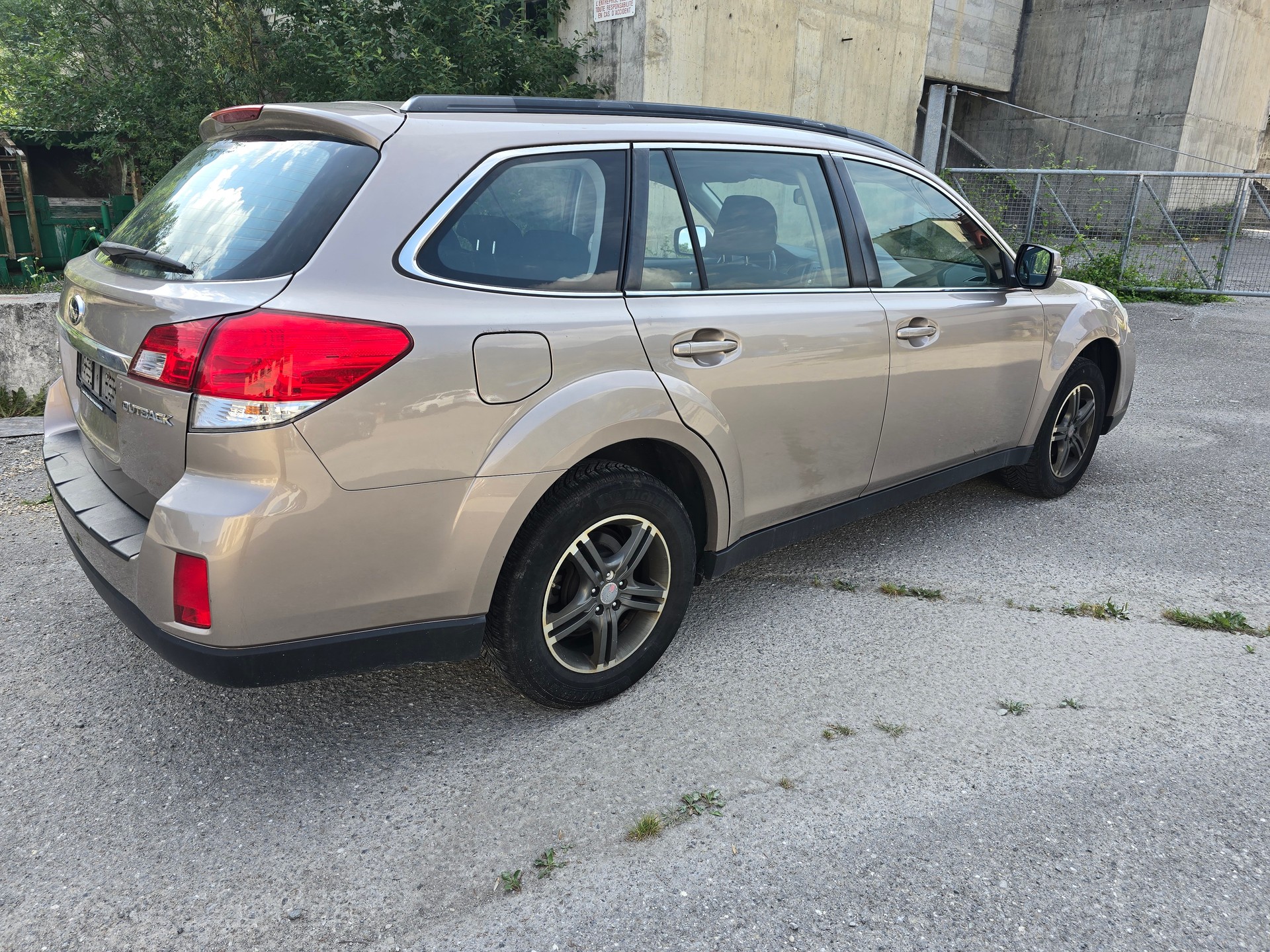 SUBARU Outback 2.5i Swiss Classic AWD Lineartronic-image-4