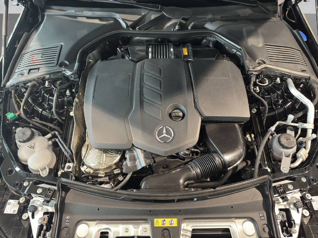 MERCEDES-BENZ C 300 de AMG Line 4Matic T-Modell-image-8