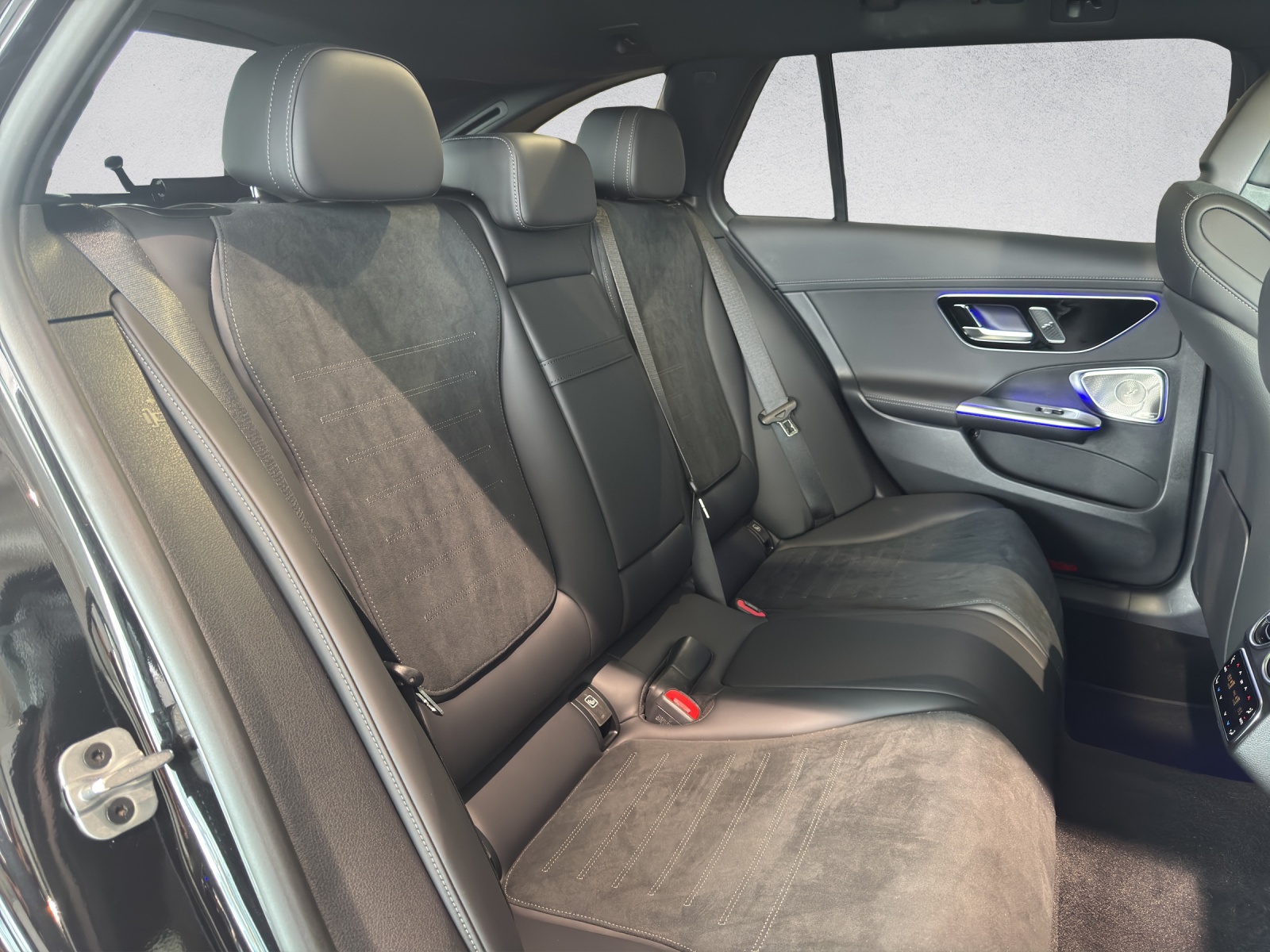 MERCEDES-BENZ C 300 de AMG Line 4Matic T-Modell-image-13