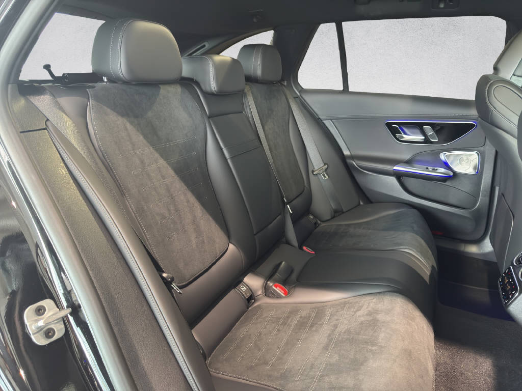 MERCEDES-BENZ C 300 de AMG Line 4Matic T-Modell-image-12