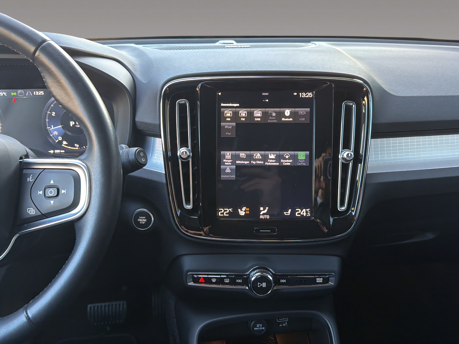VOLVO XC40 2.0 T4 Momentum-image-16