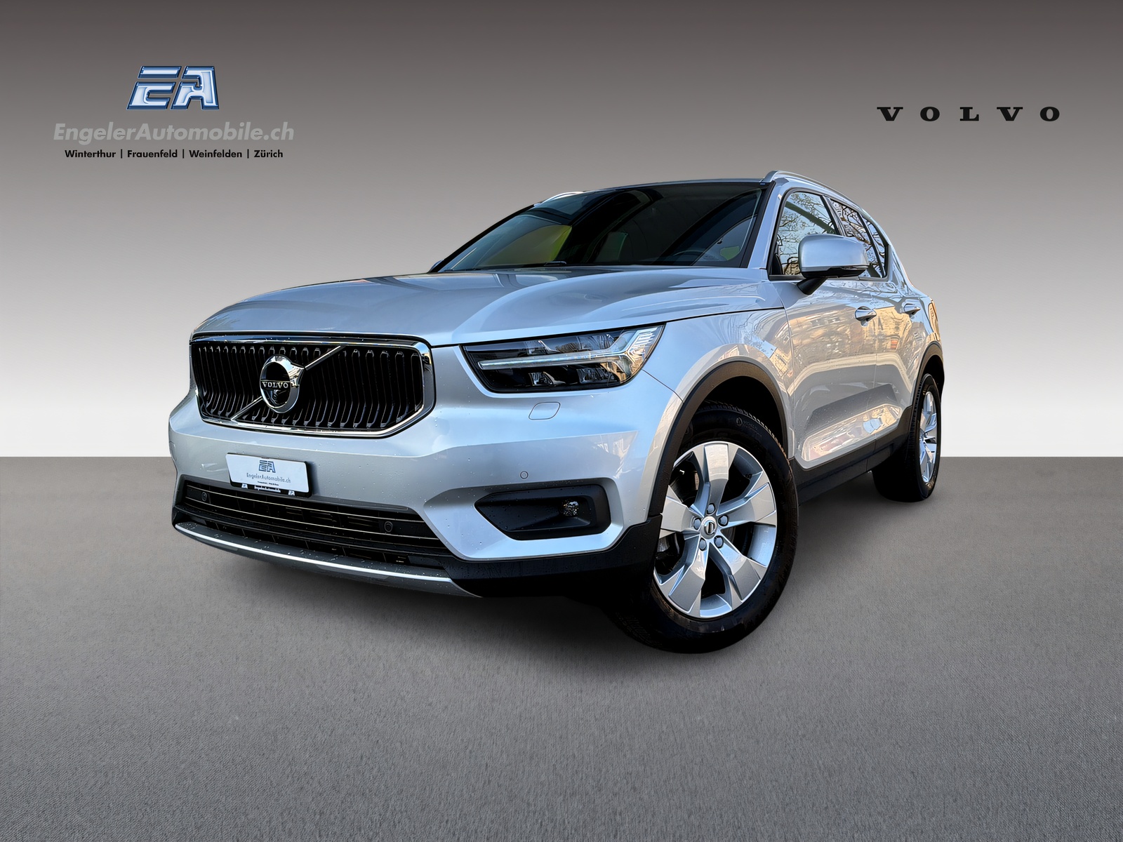 VOLVO XC40 2.0 T4 Momentum-image-0