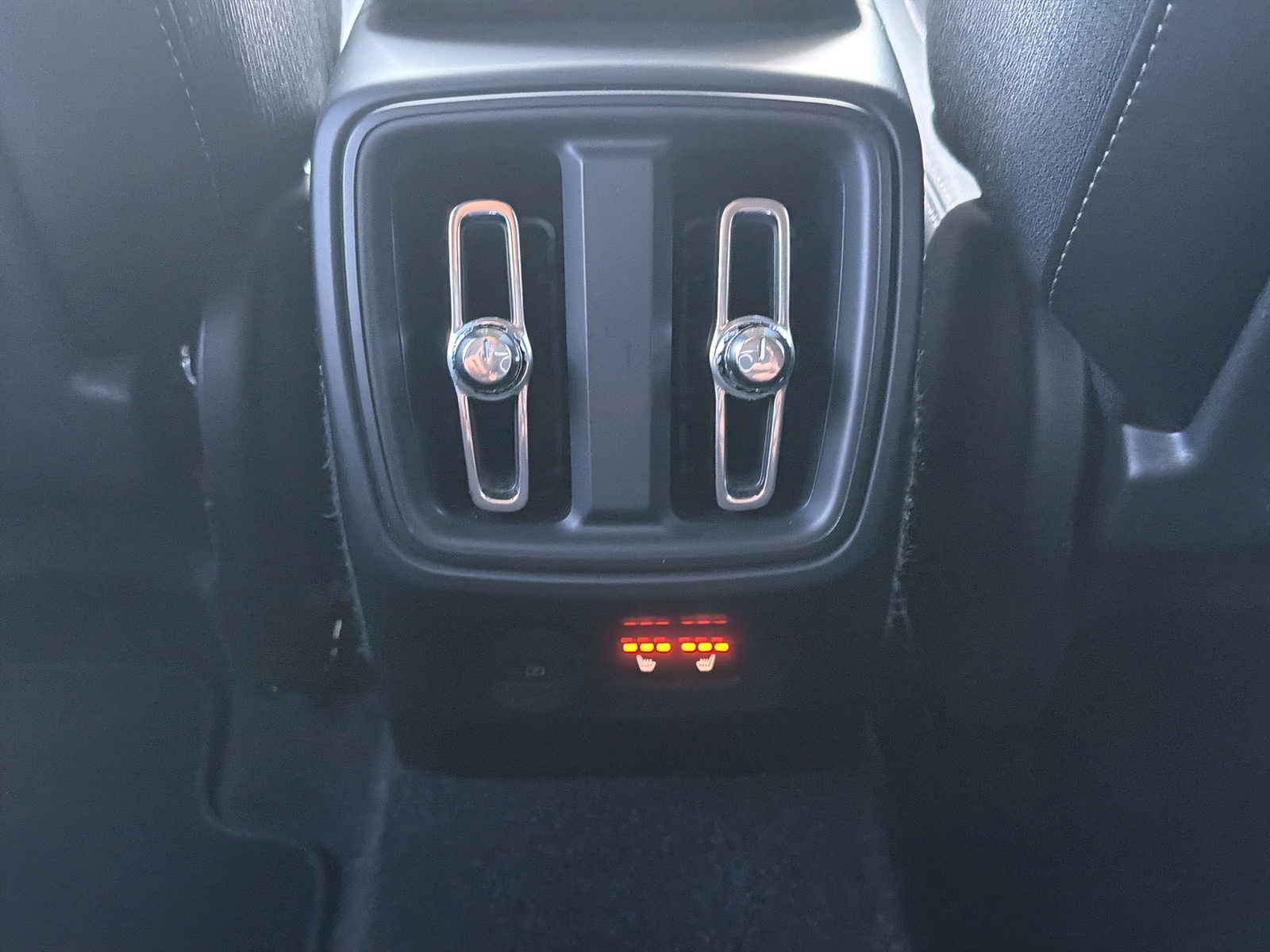 VOLVO XC40 2.0 T4 Momentum-image-18