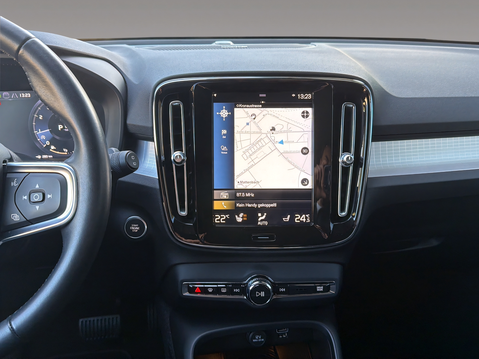VOLVO XC40 2.0 T4 Momentum-image-13