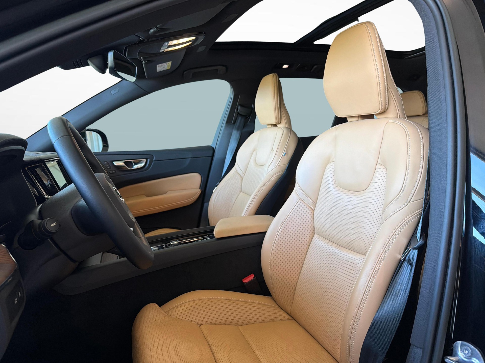 VOLVO XC60 2.0 T8 TE Ultimate Dark eAWD-image-9