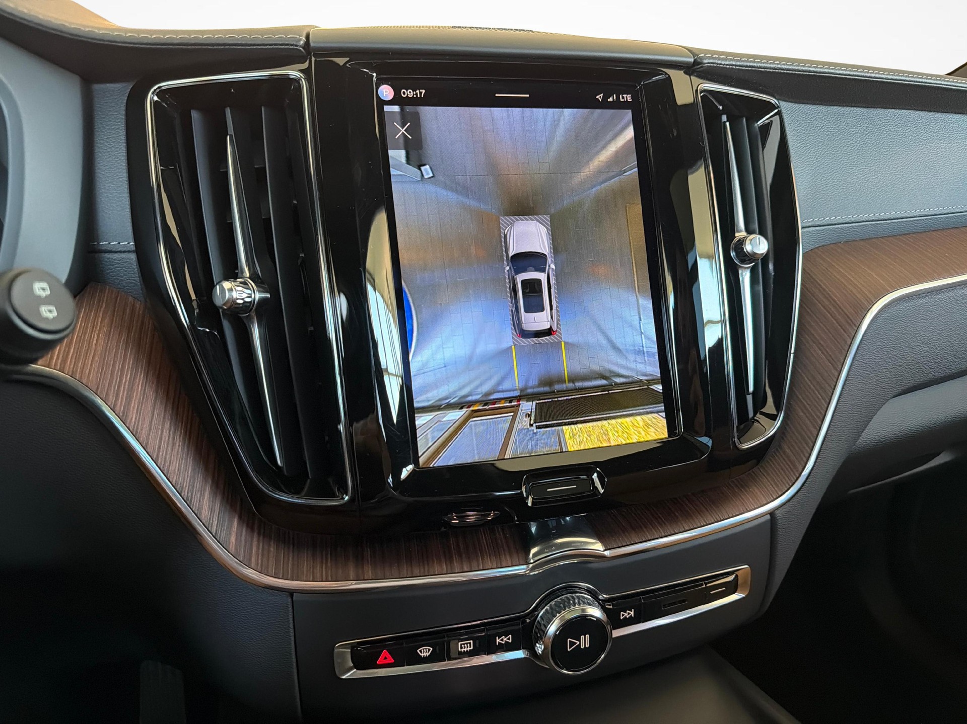 VOLVO XC60 2.0 T8 TE Ultimate Dark eAWD-image-13