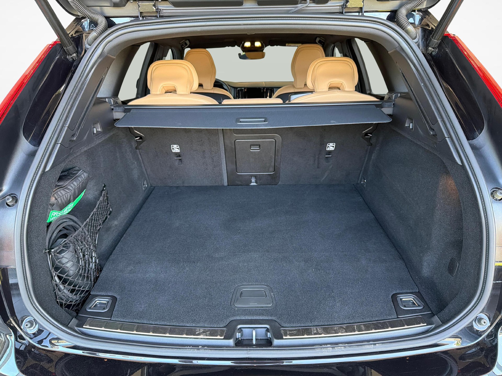 VOLVO XC60 2.0 T8 TE Ultimate Dark eAWD-image-18