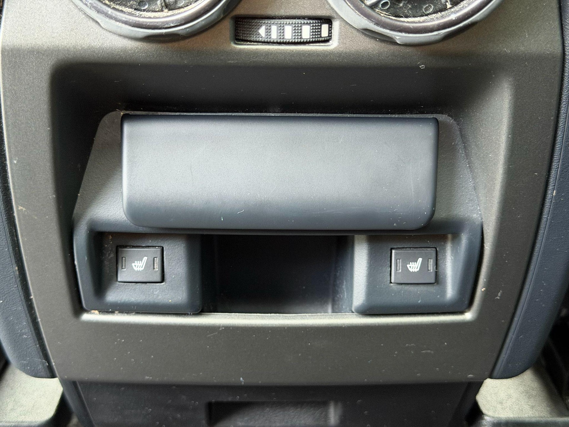 LAND ROVER Discovery 3.0 TDV6 210 HSE-image-21