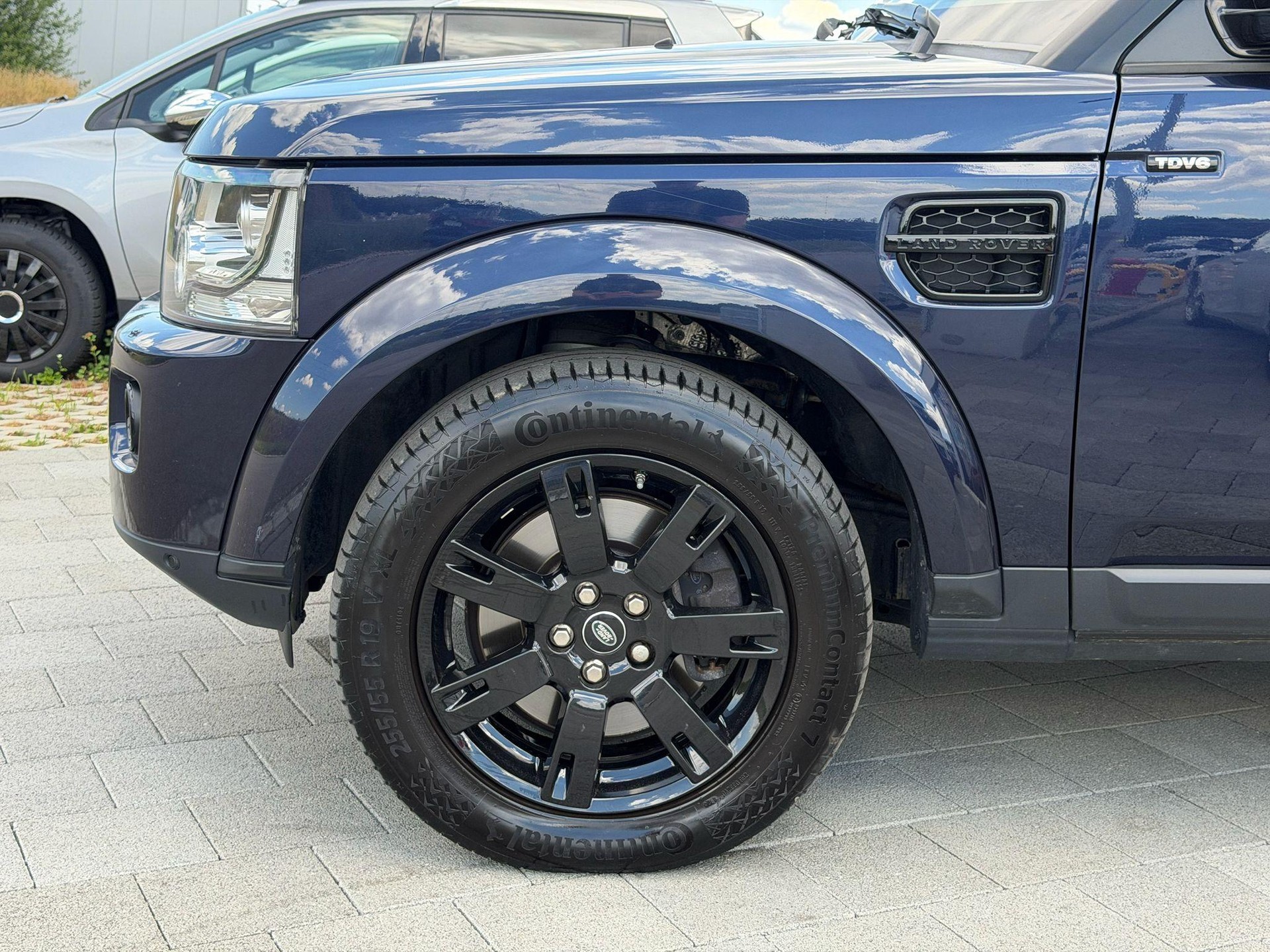 LAND ROVER Discovery 3.0 TDV6 210 HSE-image-23