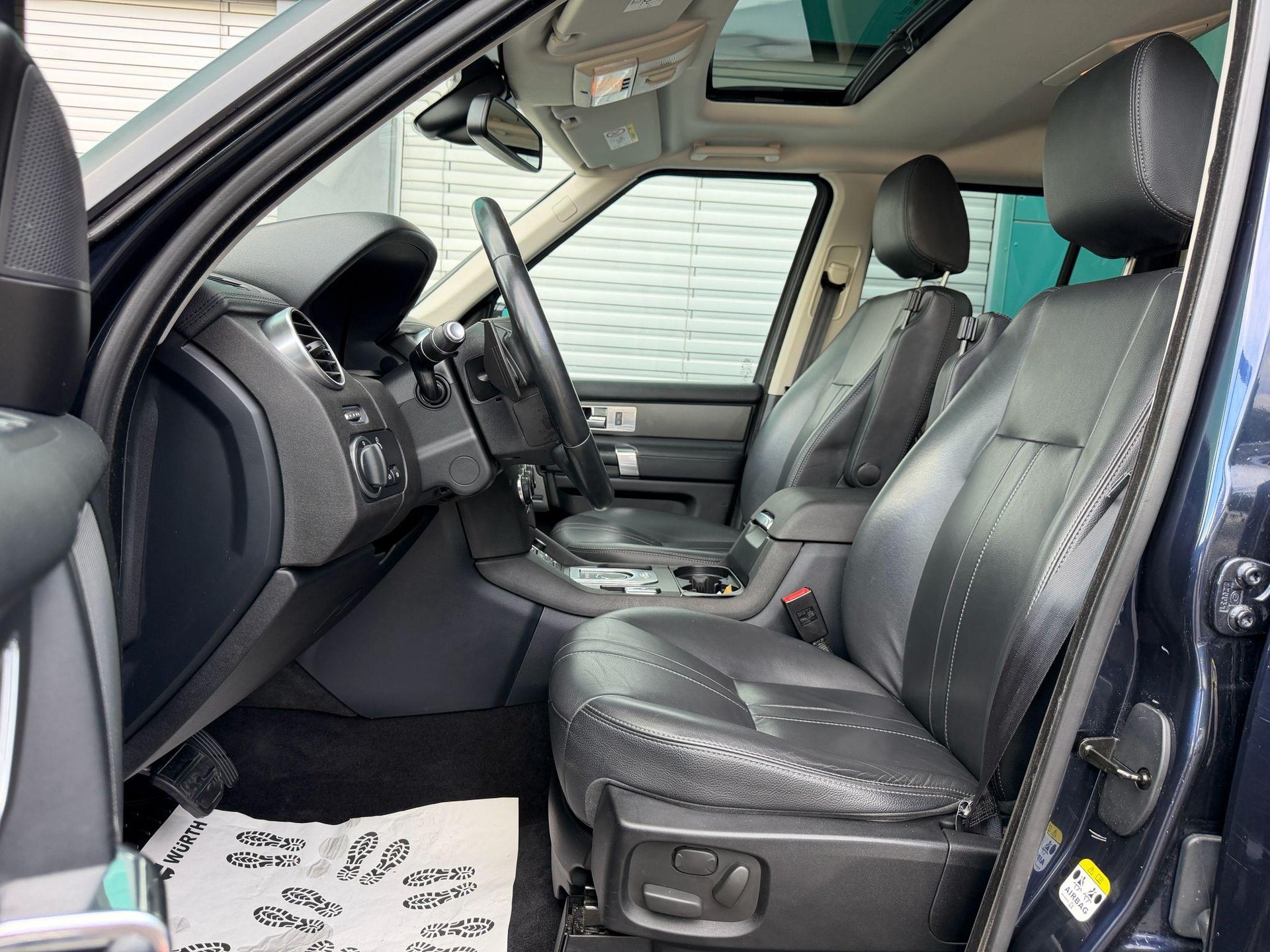 LAND ROVER Discovery 3.0 TDV6 210 HSE-image-17