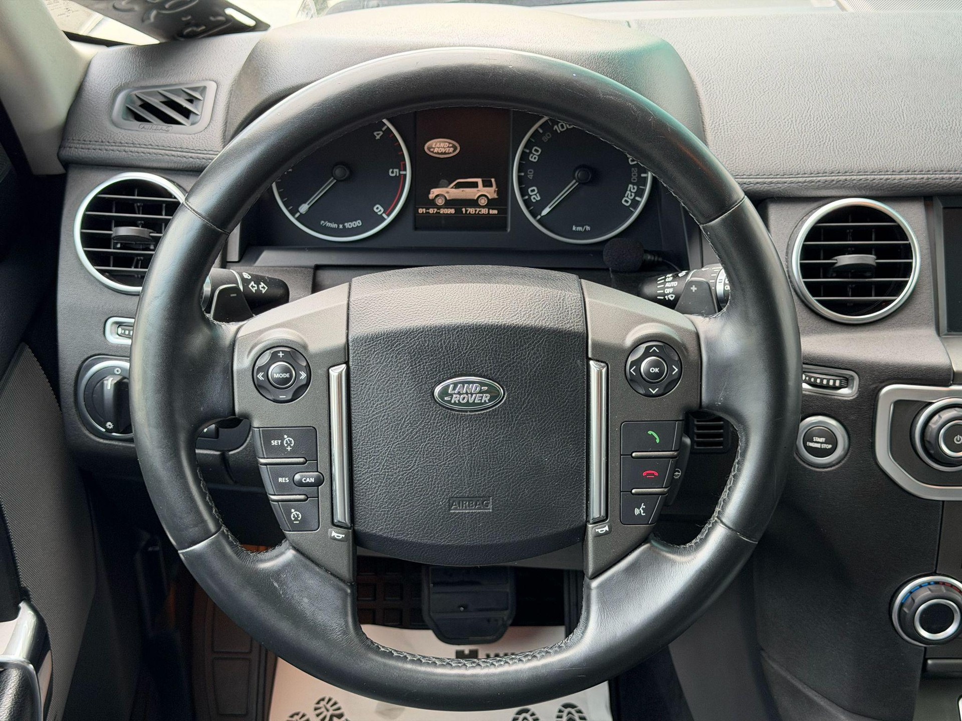 LAND ROVER Discovery 3.0 TDV6 210 HSE-image-10