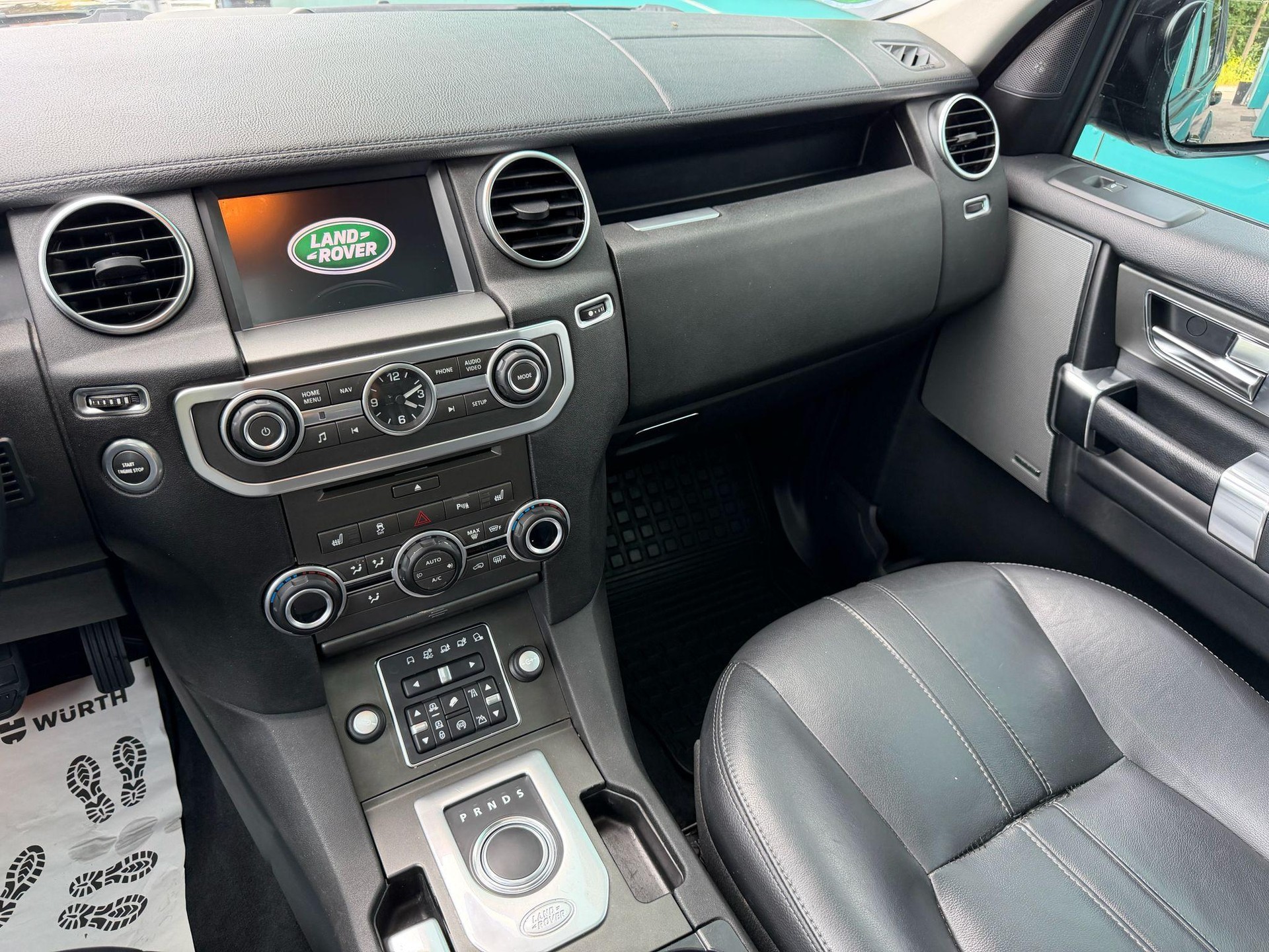 LAND ROVER Discovery 3.0 TDV6 210 HSE-image-12