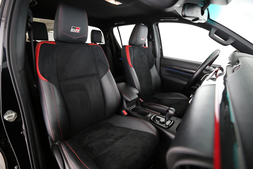 TOYOTA Hilux Double Cab.-Pick-up 2.8 D-4D 230 GR Sport-image-10
