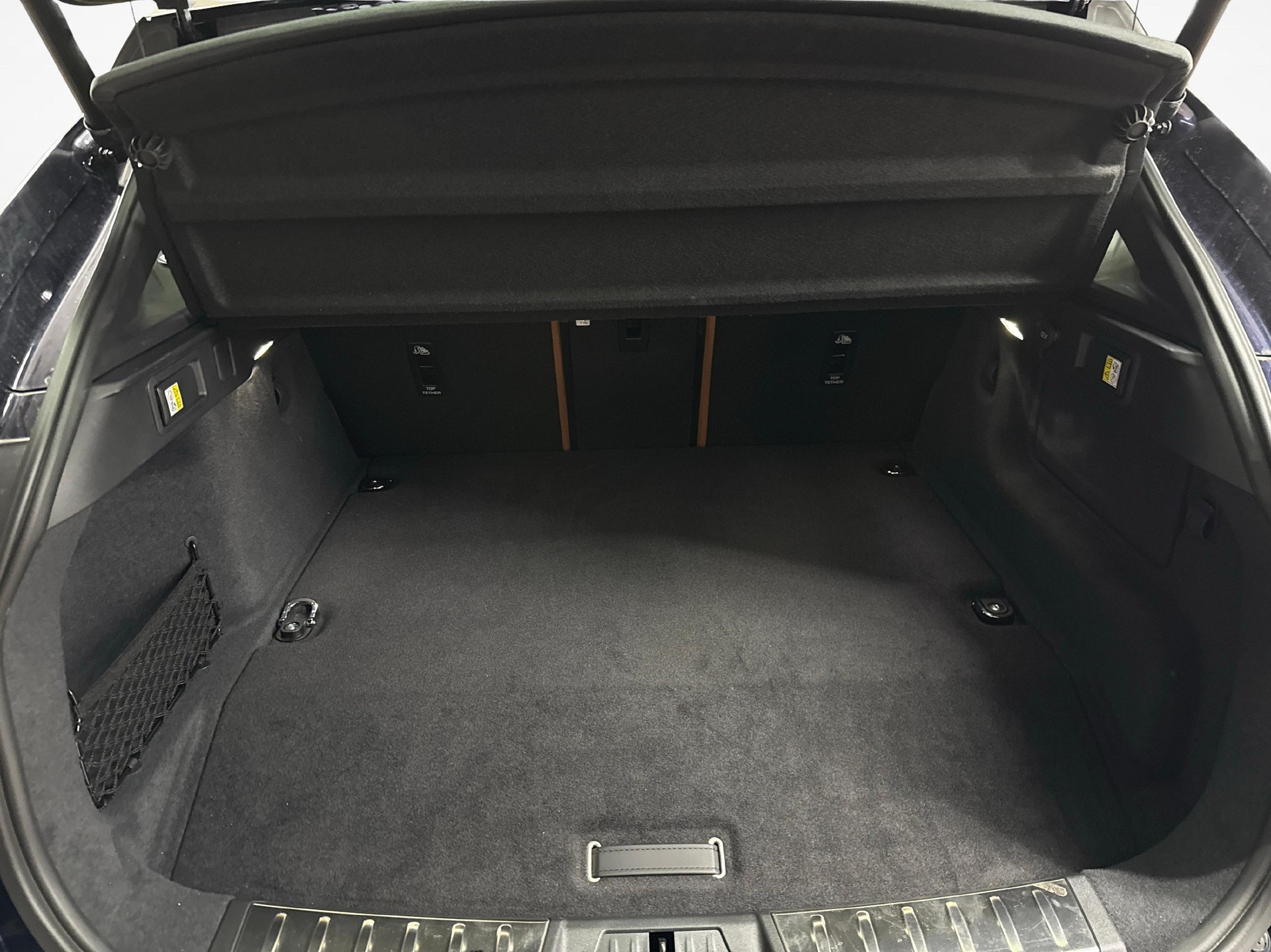 JAGUAR F-Pace 2.0 P400e R-Dynamic HSE 90th Anniversary Ed. AWD-image-11
