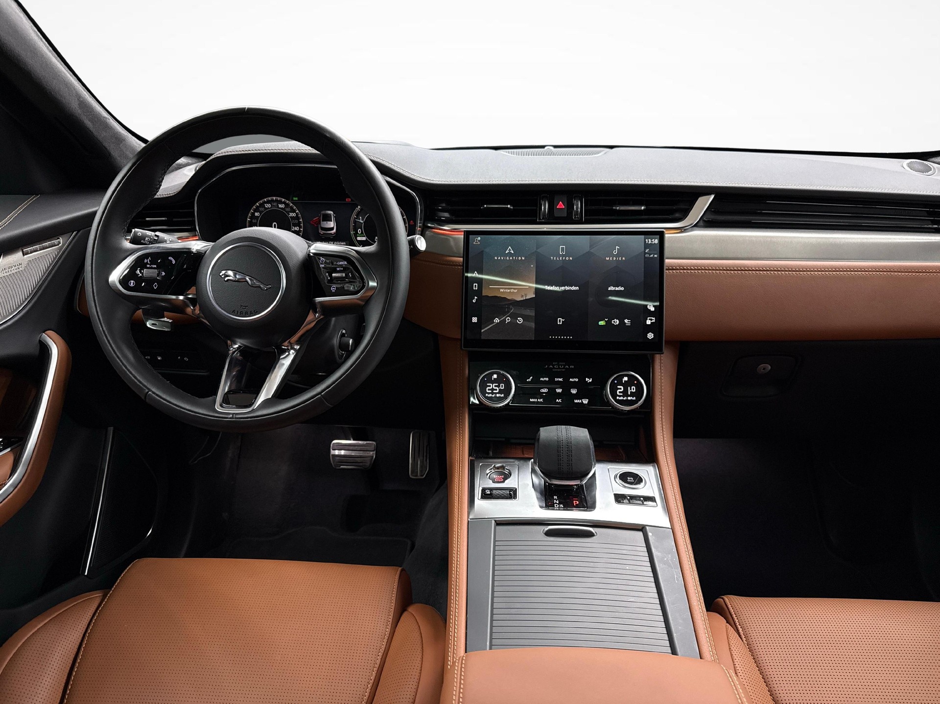 JAGUAR F-Pace 2.0 P400e R-Dynamic HSE 90th Anniversary Ed. AWD-image-8