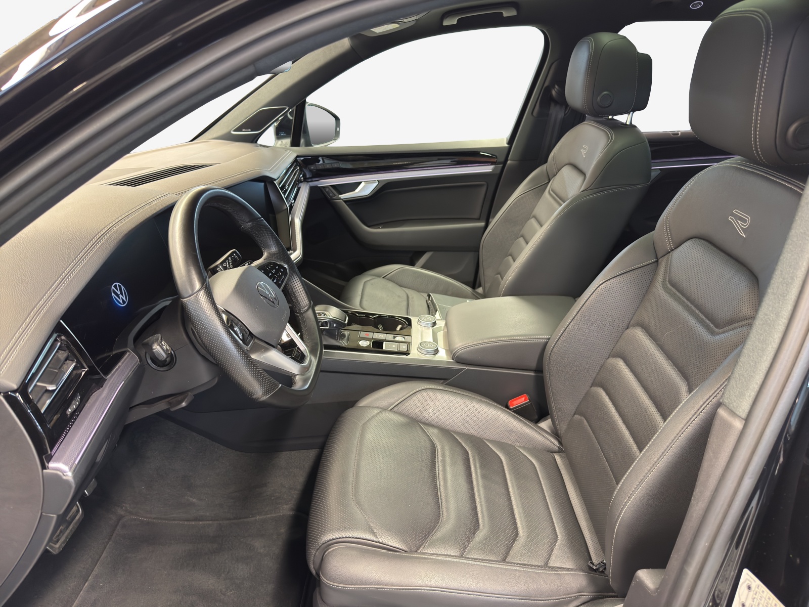 VW Touareg 3.0 TSI R-Line Tiptronic-image-7