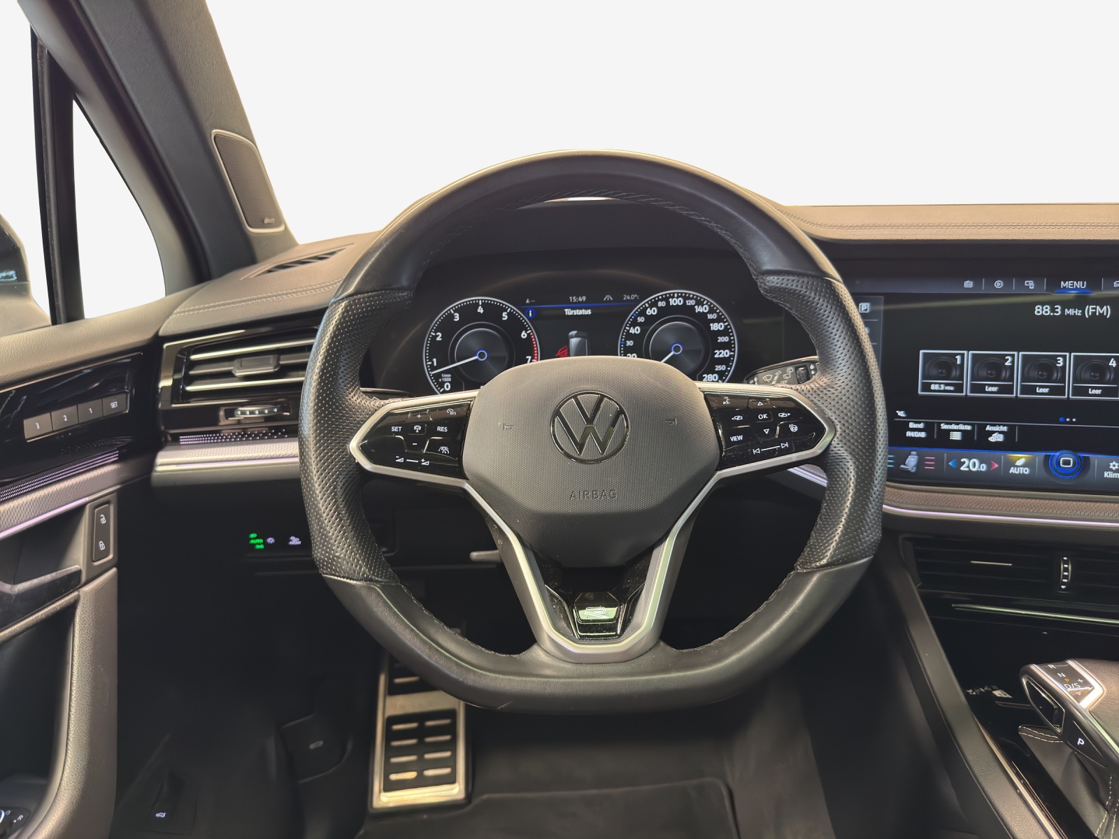 VW Touareg 3.0 TSI R-Line Tiptronic-image-9
