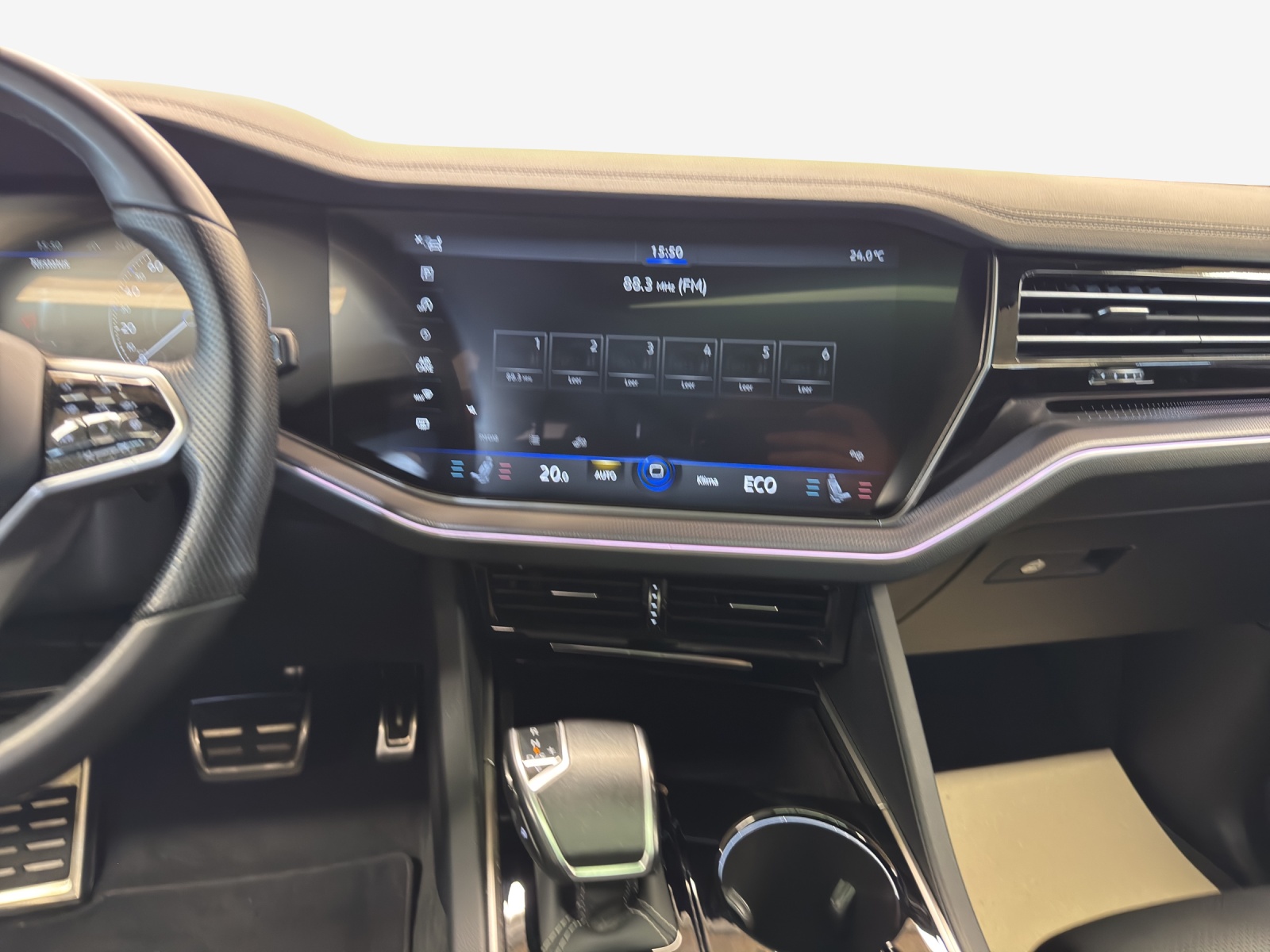 VW Touareg 3.0 TSI R-Line Tiptronic-image-10