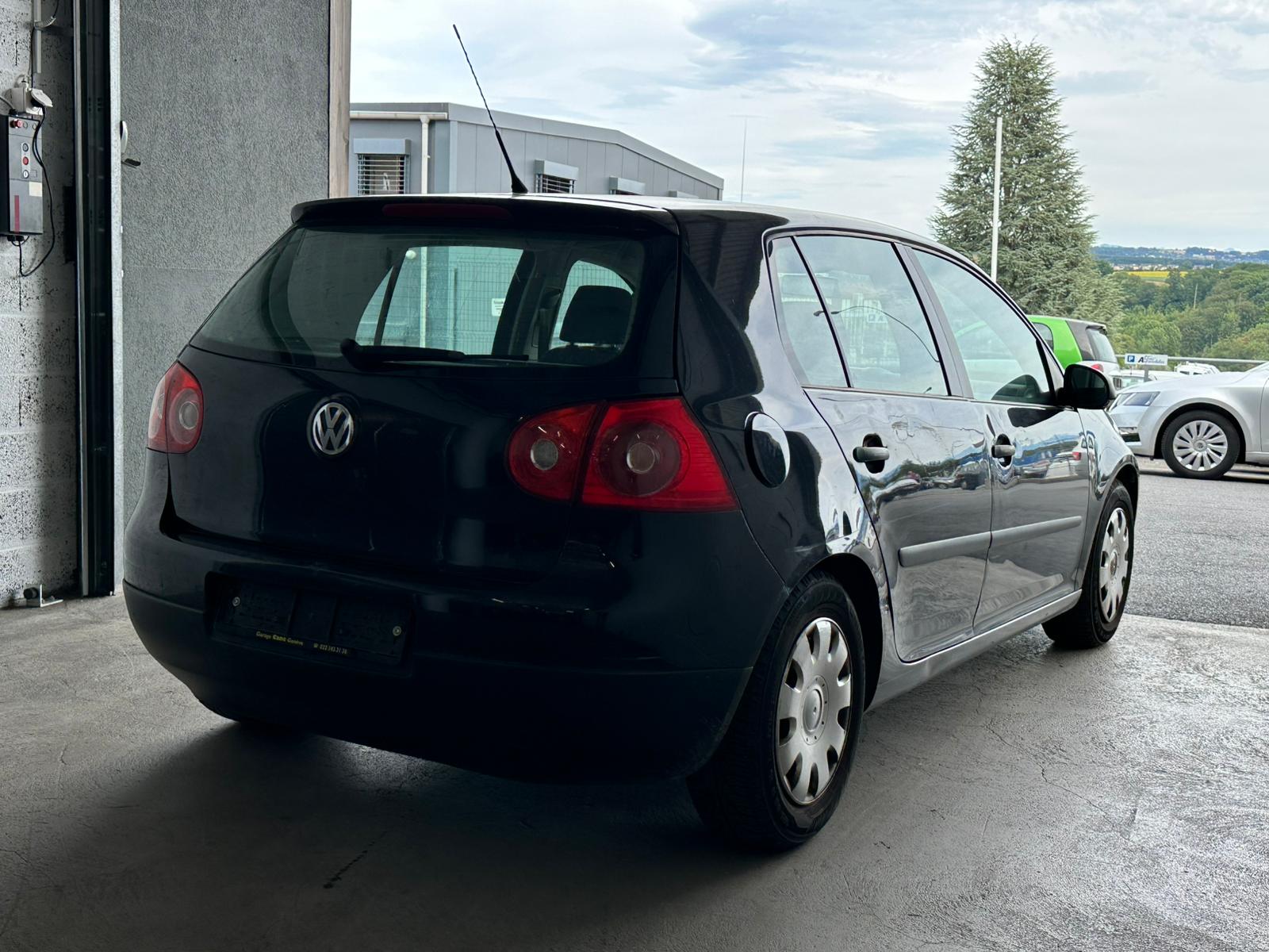 VW Golf 1.6 FSI Sportline-image-5