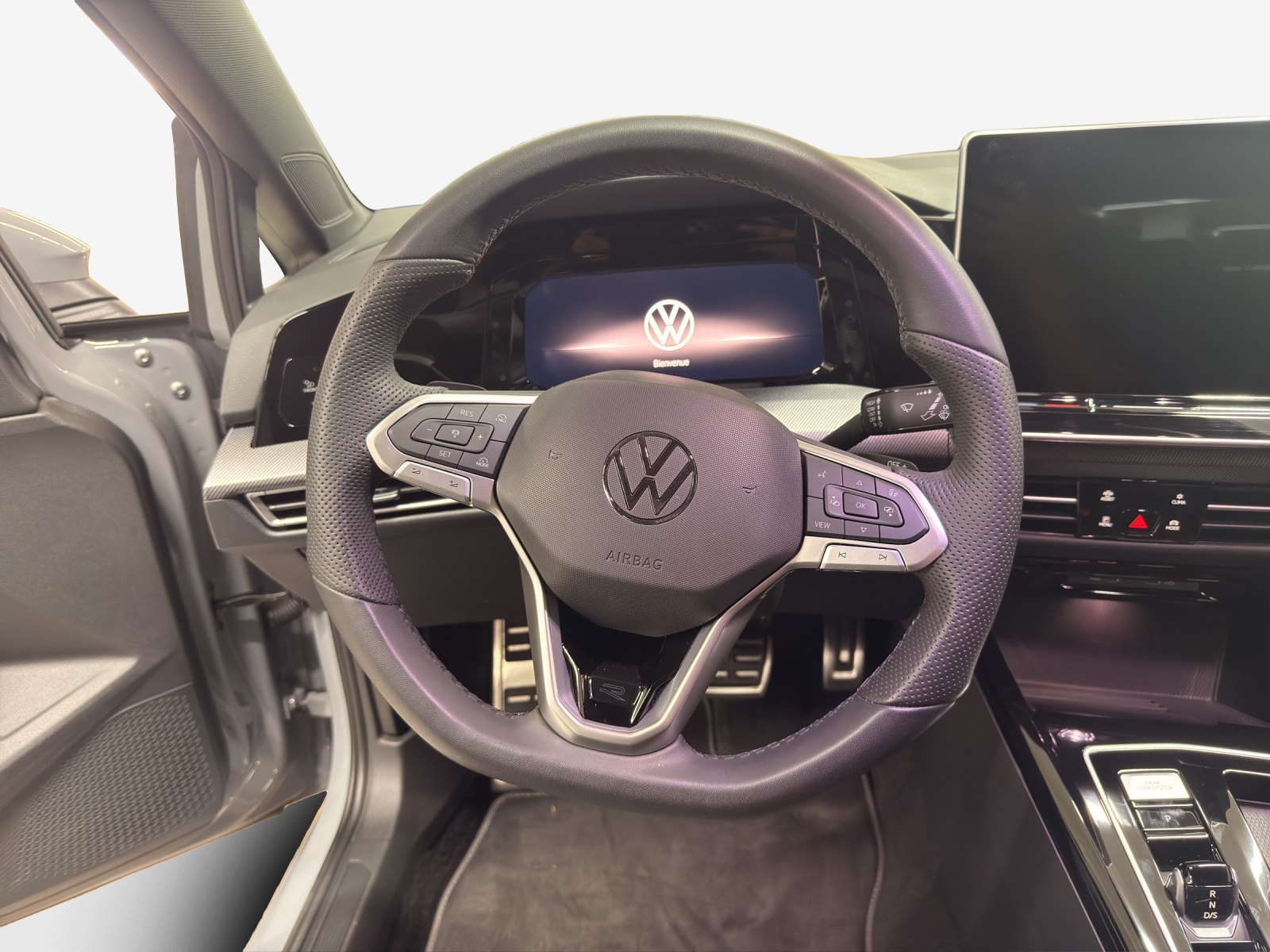 VW Golf 1.5 e TSI mHEV R-Line DSG-image-9