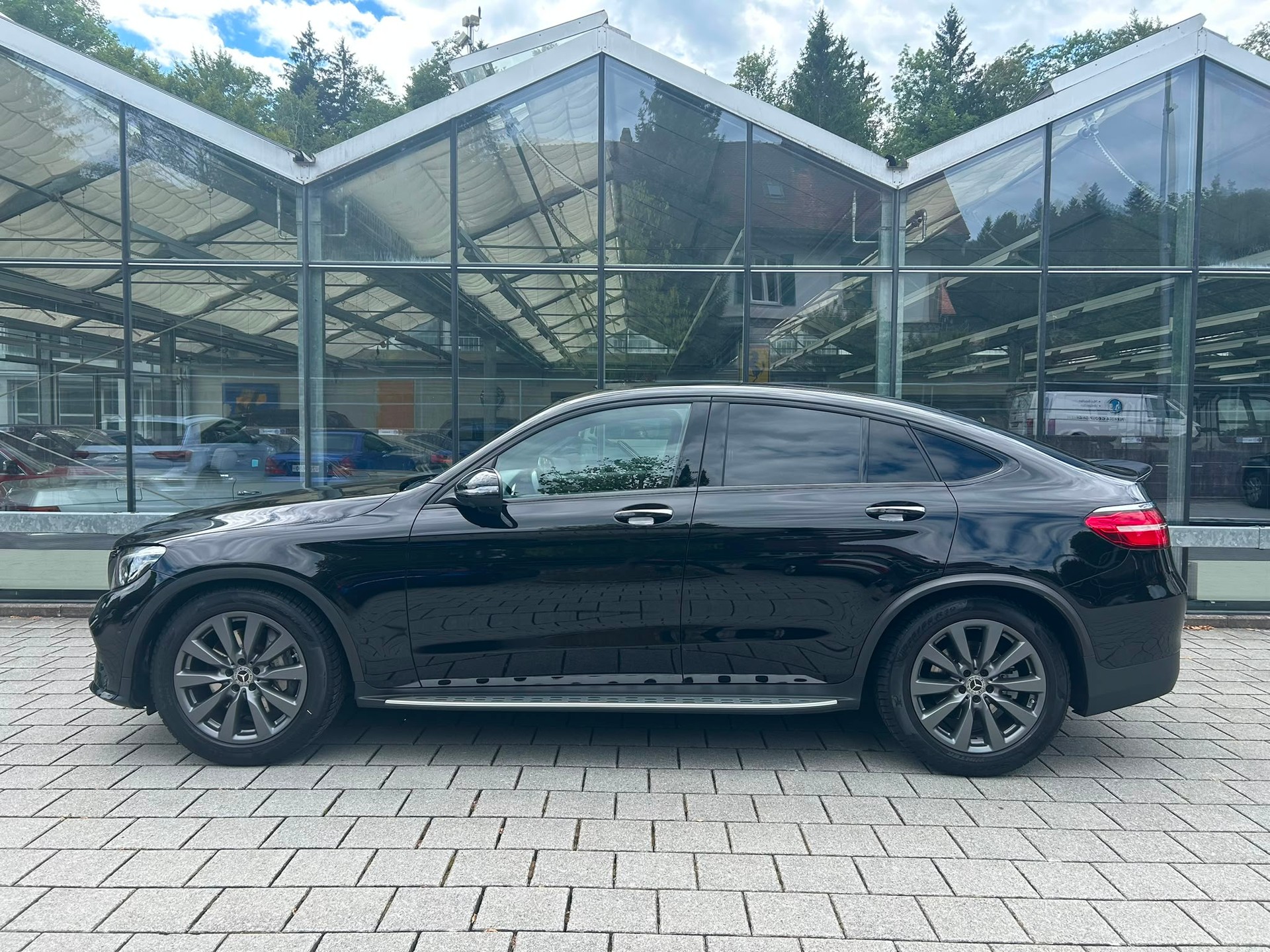 MERCEDES-BENZ GLC Coupé 250 AMG Line 4Matic 9G-Tronic-image-3