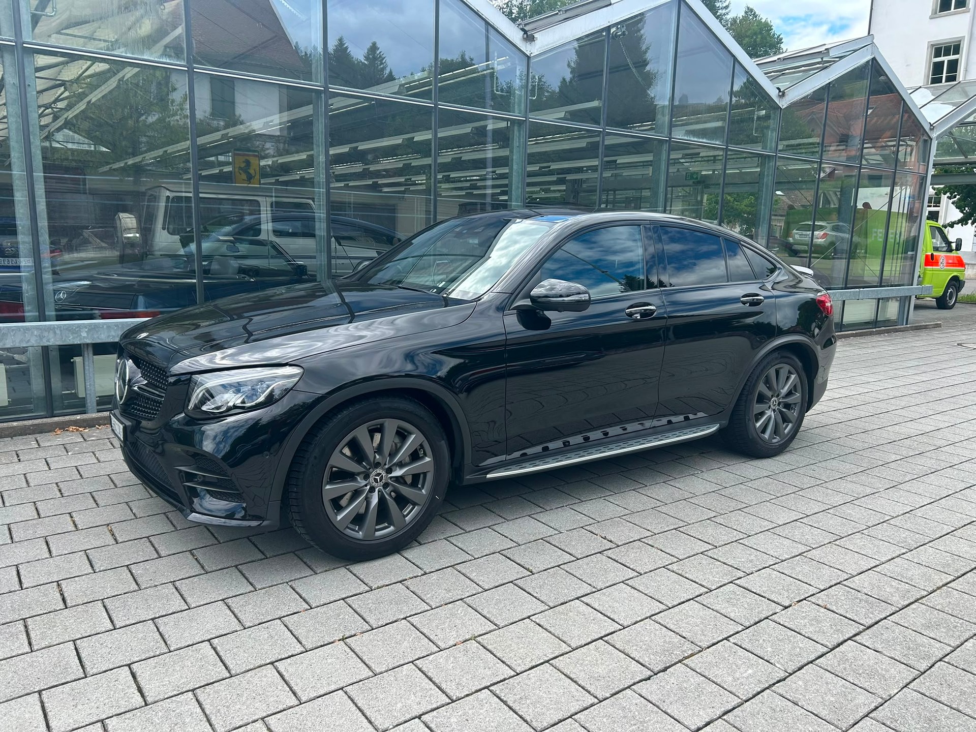 MERCEDES-BENZ GLC Coupé 250 AMG Line 4Matic 9G-Tronic-image-2