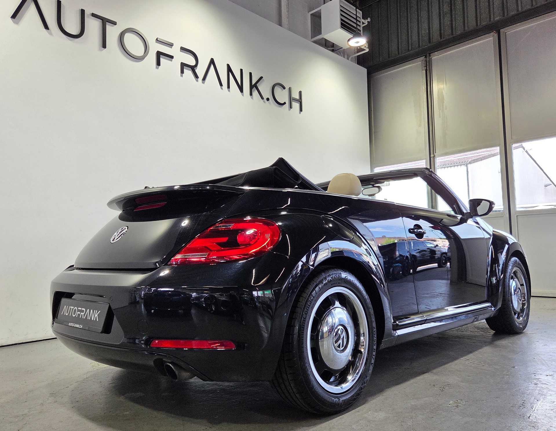 VW Beetle Cabriolet 2.0 TSI Sport DSG-image-2
