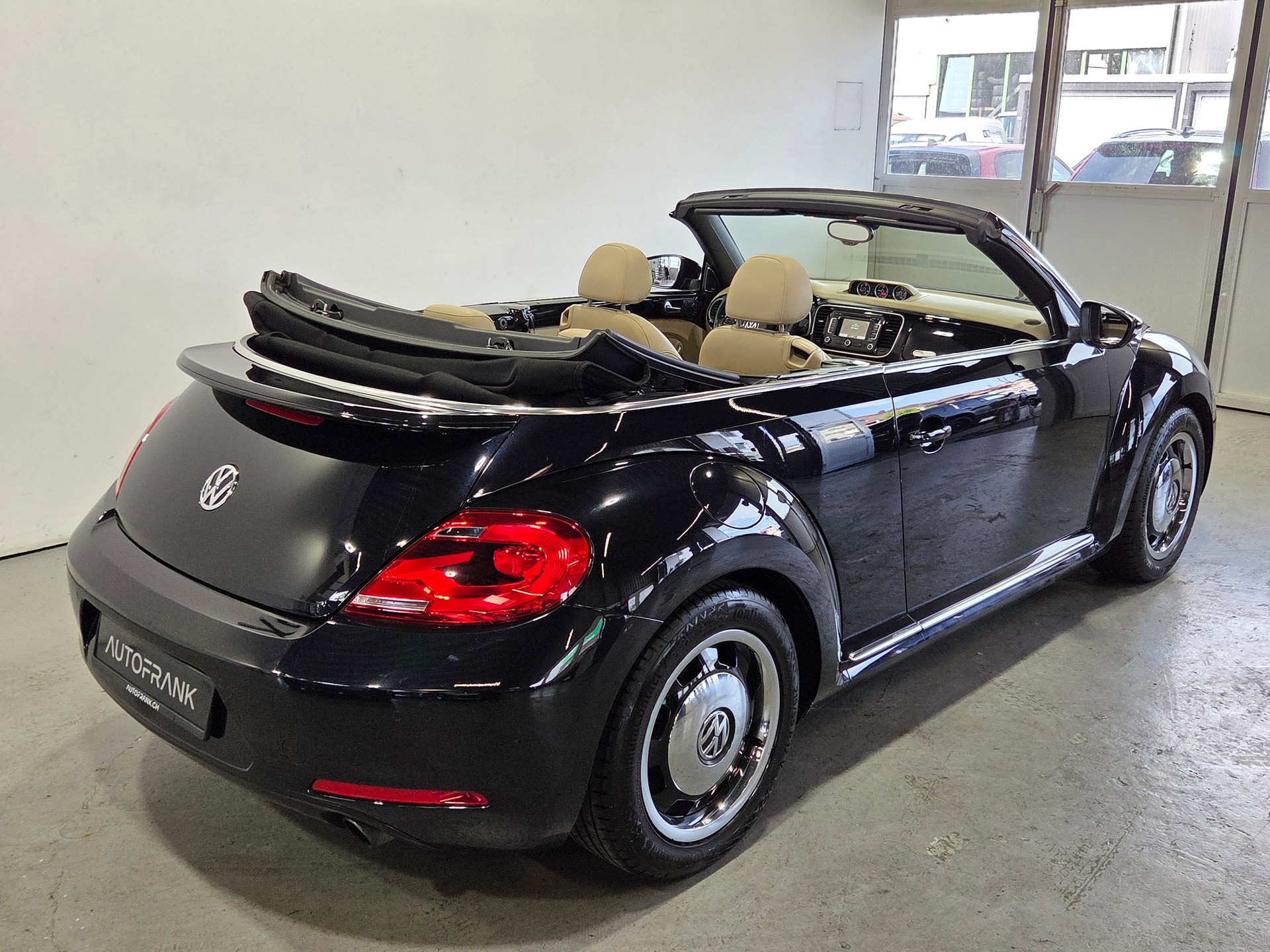 VW Beetle Cabriolet 2.0 TSI Sport DSG-image-15