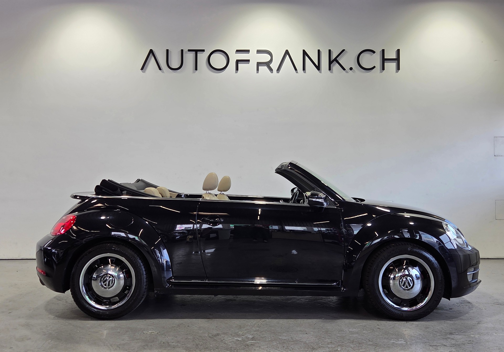 VW Beetle Cabriolet 2.0 TSI Sport DSG-image-1