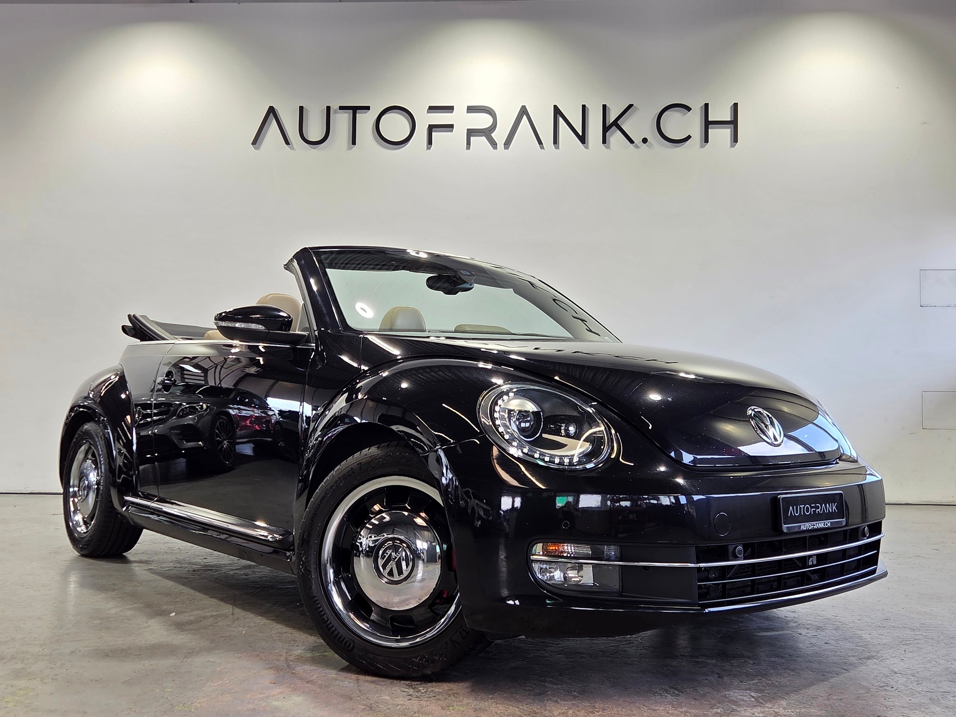 VW Beetle Cabriolet 2.0 TSI Sport DSG-image-17