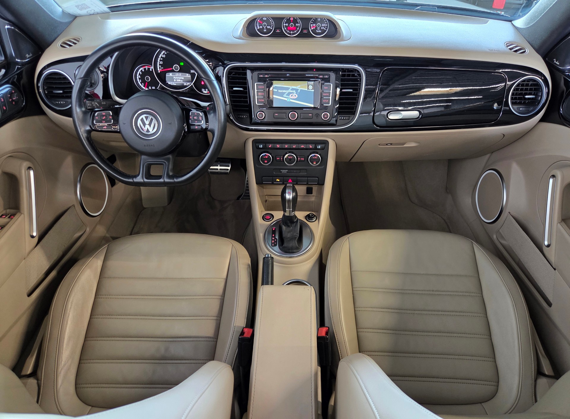 VW Beetle Cabriolet 2.0 TSI Sport DSG-image-6
