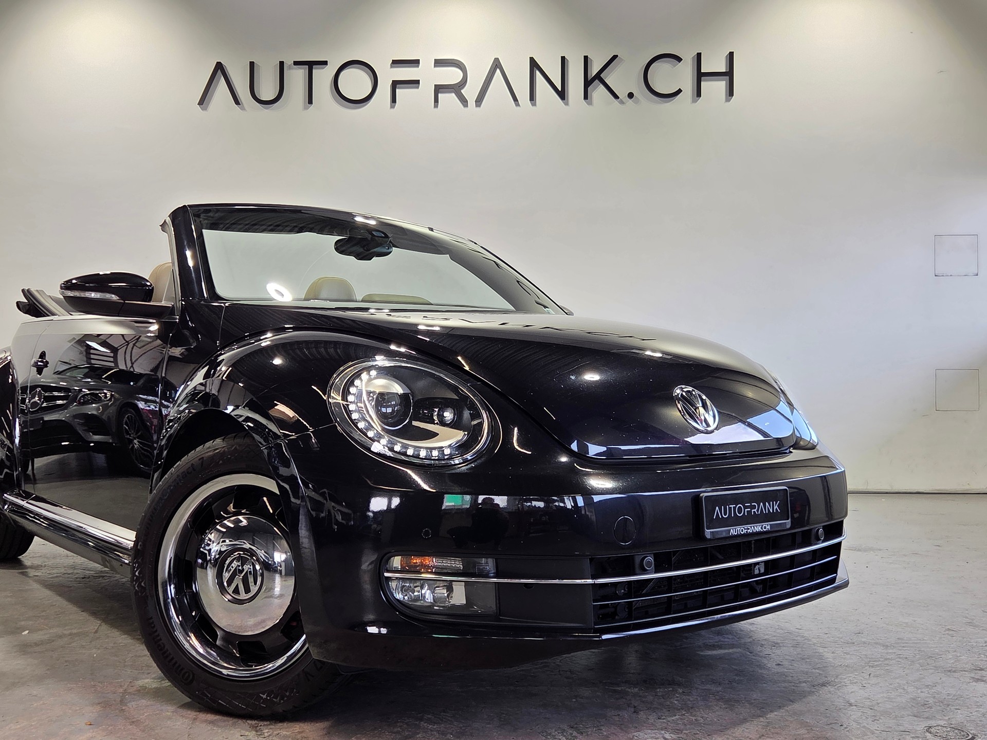 VW Beetle Cabriolet 2.0 TSI Sport DSG-image-7