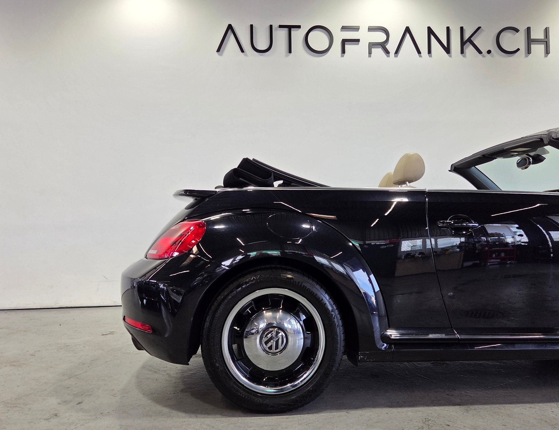 VW Beetle Cabriolet 2.0 TSI Sport DSG-image-18