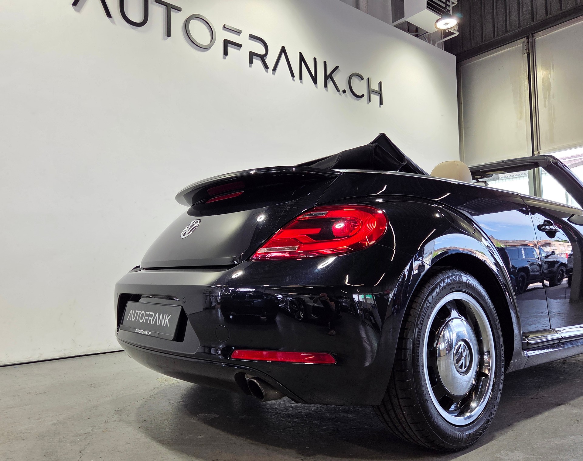 VW Beetle Cabriolet 2.0 TSI Sport DSG-image-8