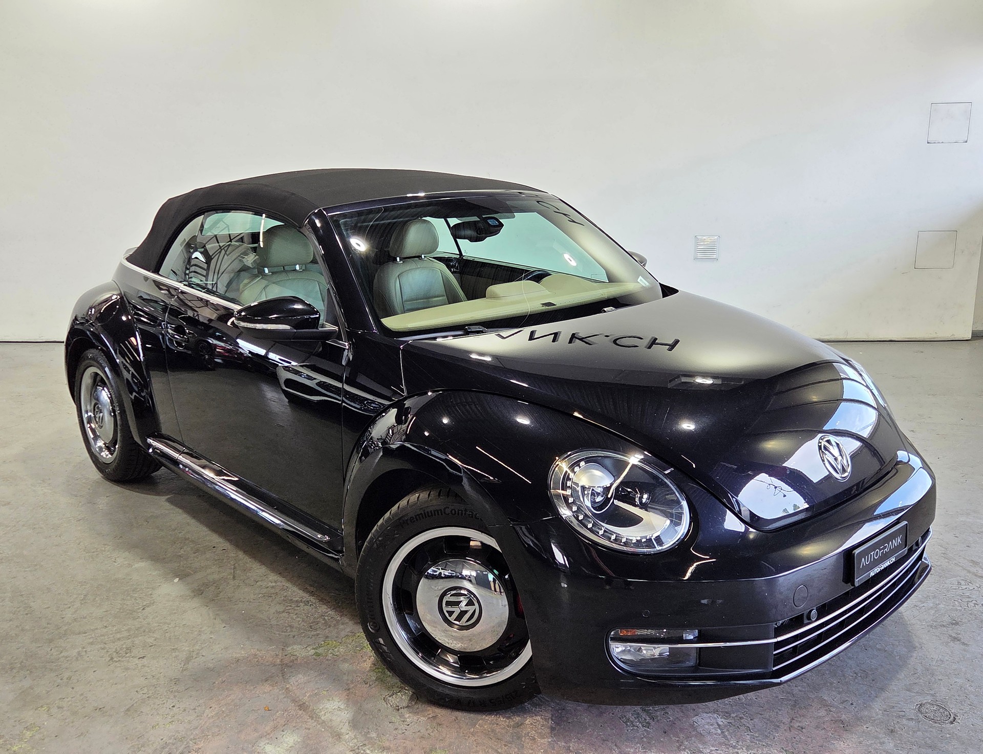 VW Beetle Cabriolet 2.0 TSI Sport DSG-image-13