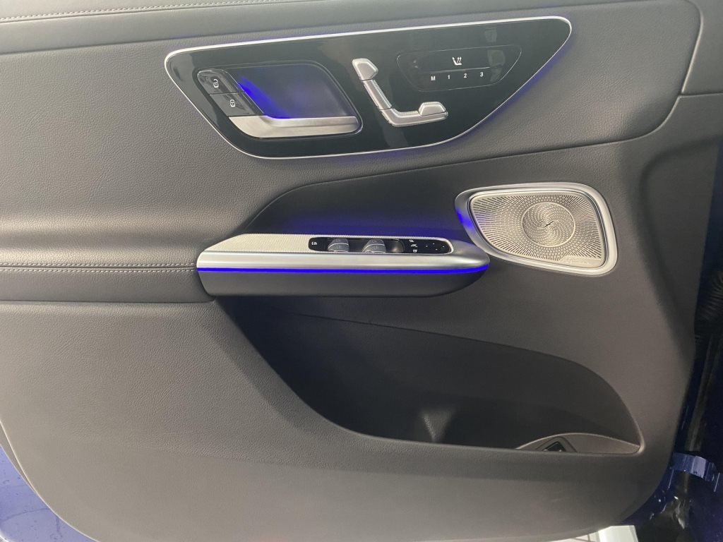 MERCEDES-BENZ GLC 300 e AMG Line 4MATIC-image-9
