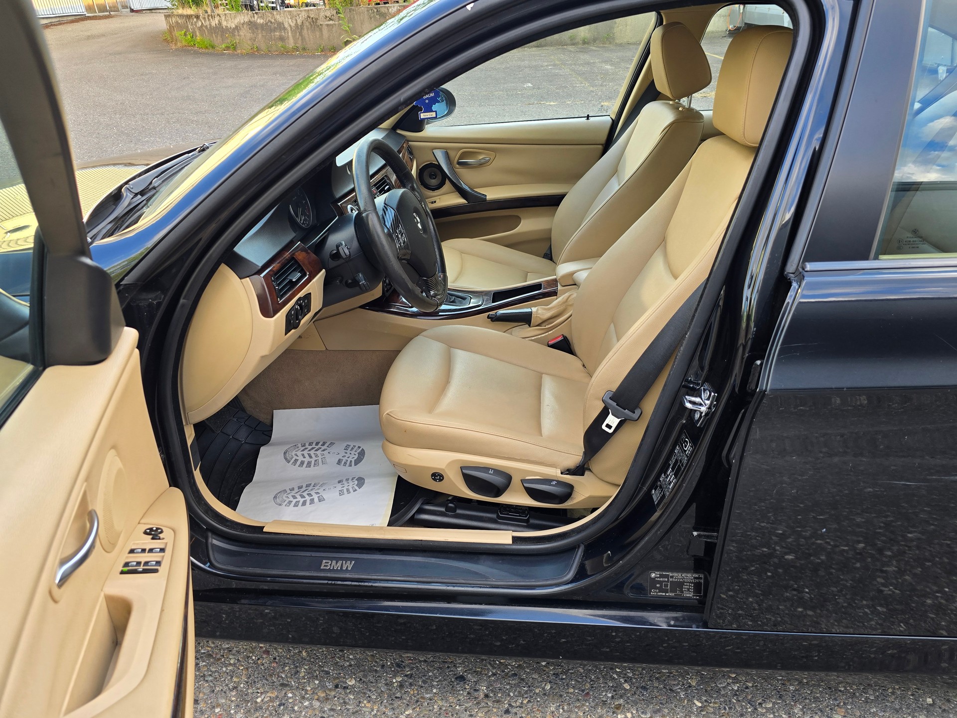 BMW 320i Access Steptronic-image-11