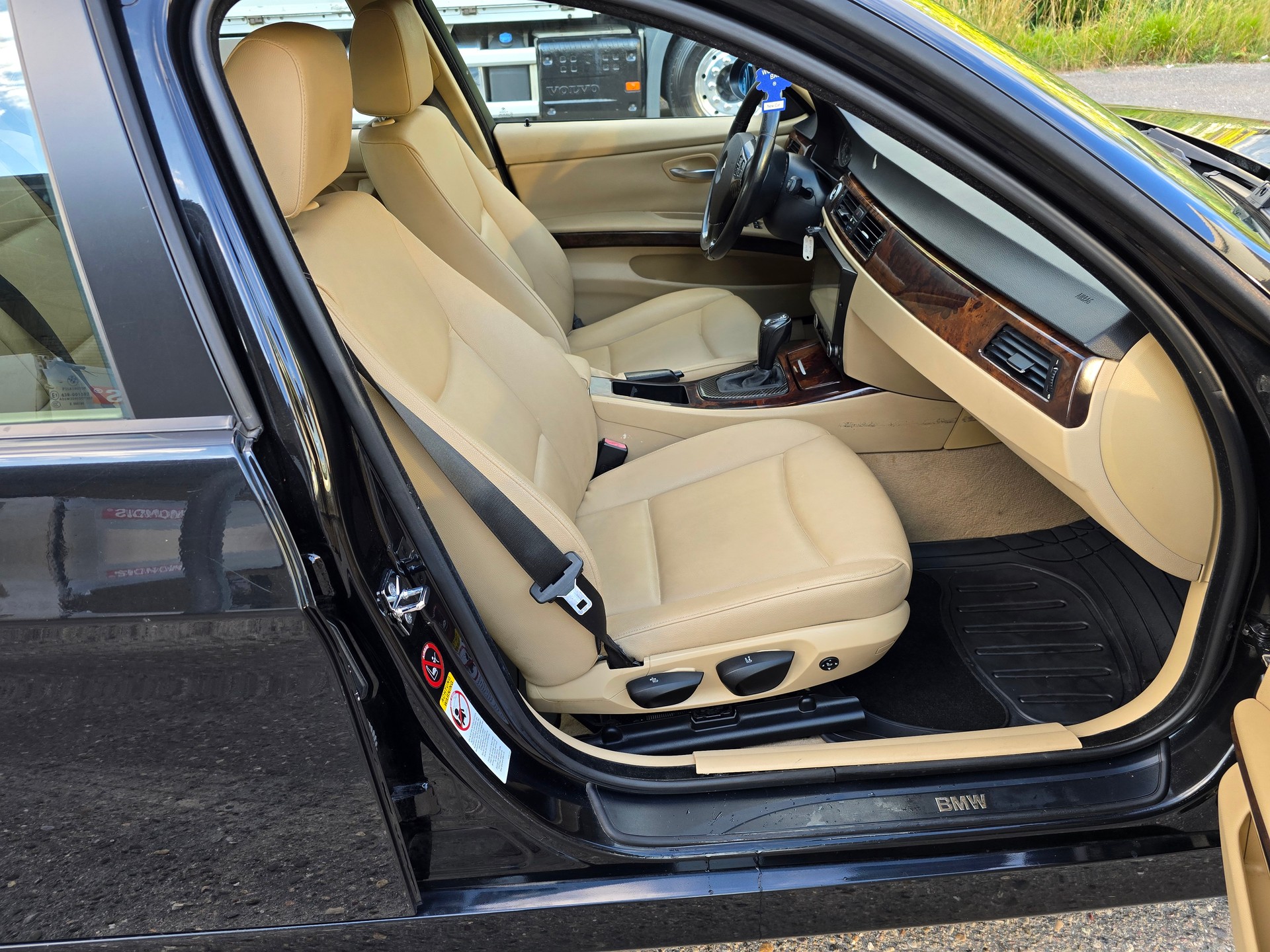 BMW 320i Access Steptronic-image-9