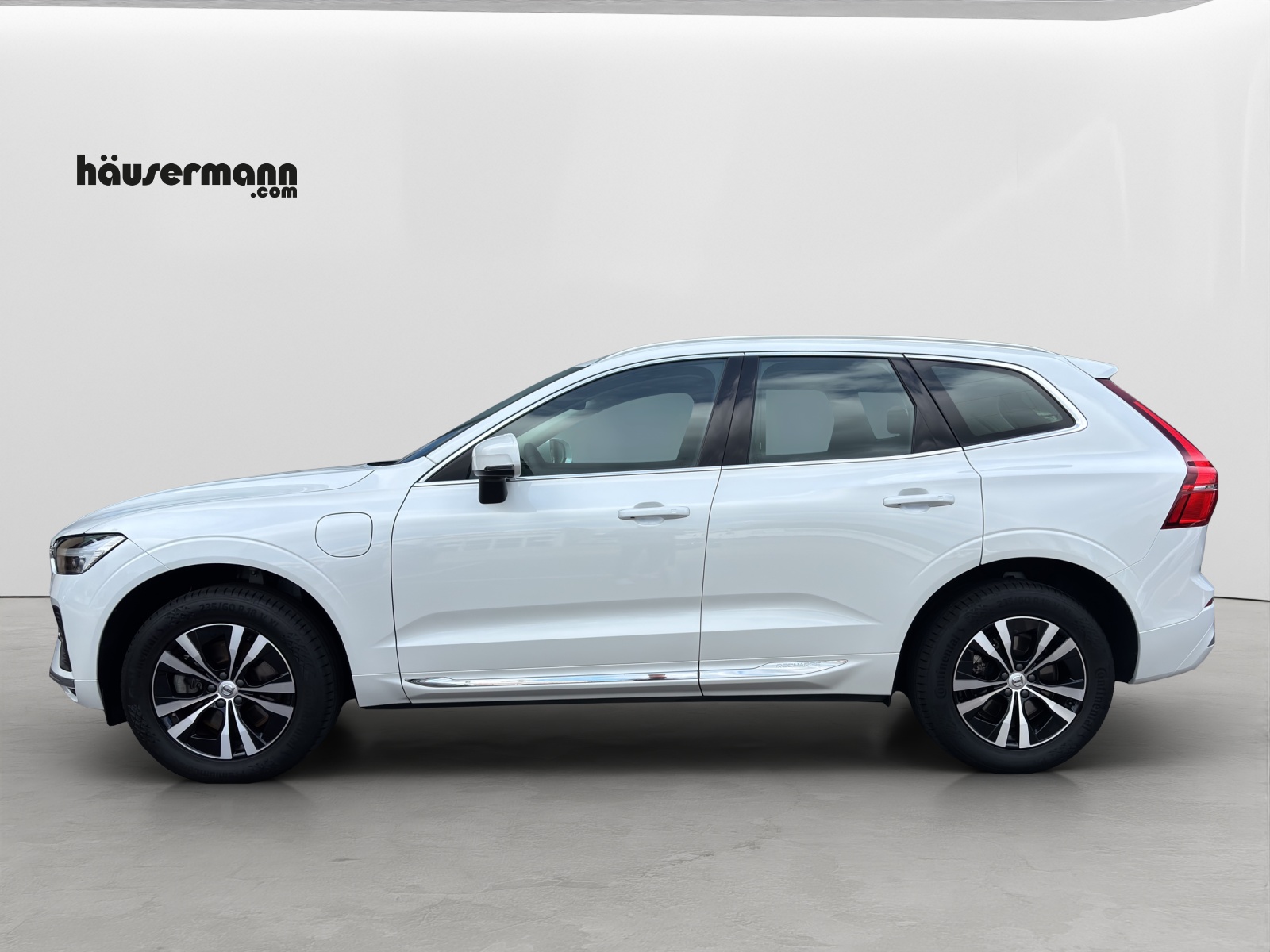 VOLVO XC60 2.0 T6 TE Core eAWD-showroom-element-1