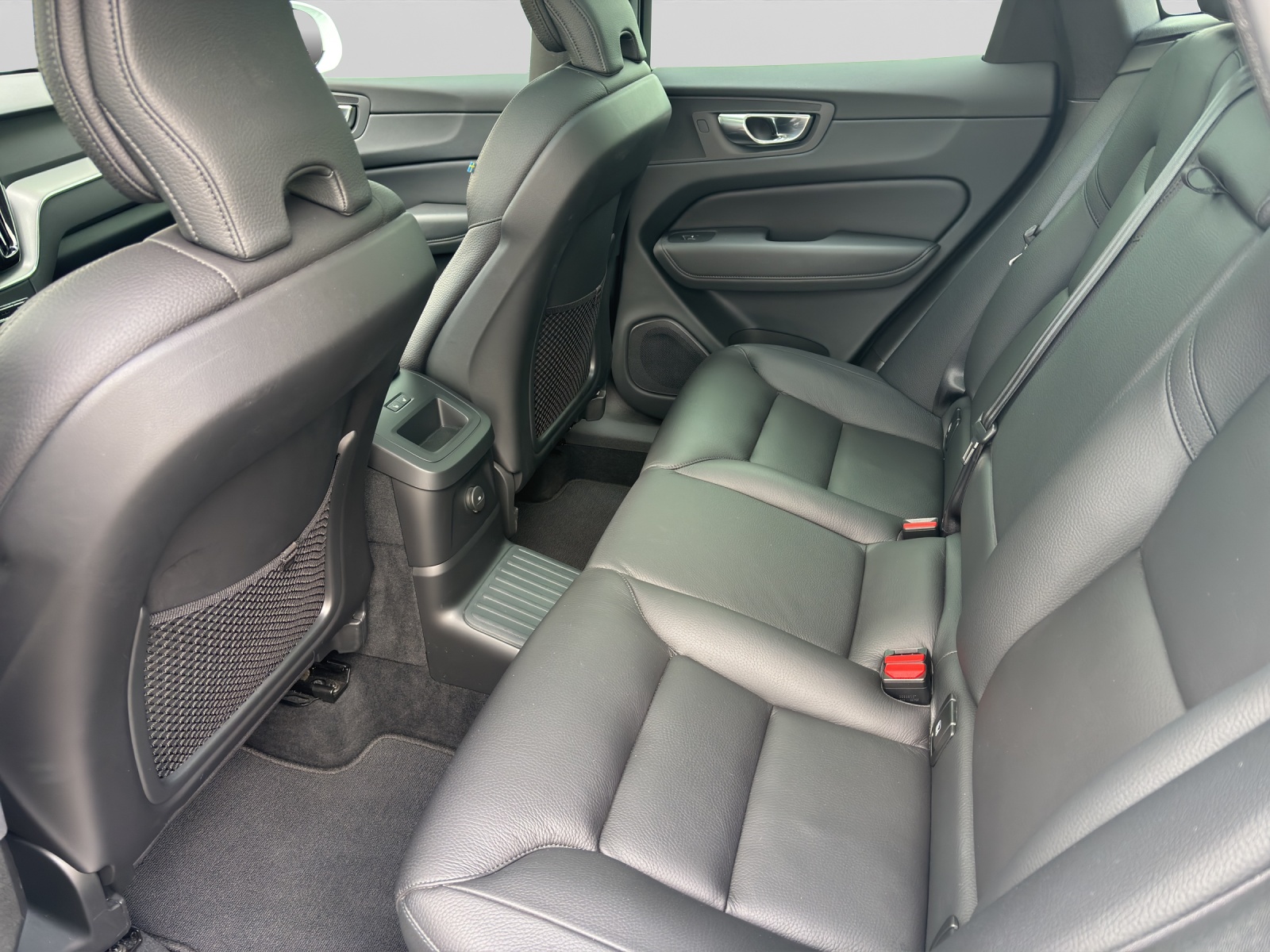 VOLVO XC60 2.0 T6 TE Core eAWD-image-4