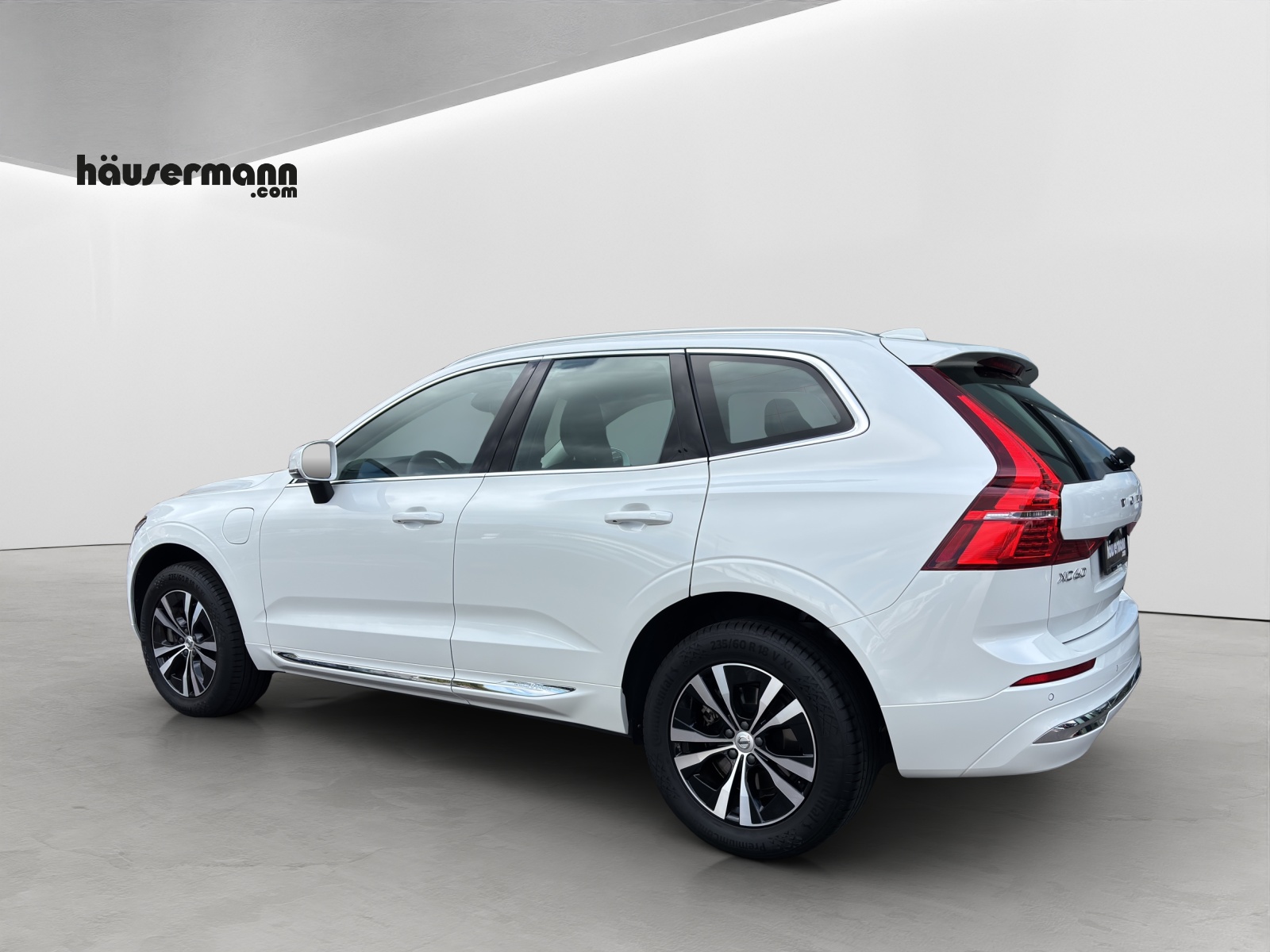 VOLVO XC60 2.0 T6 TE Core eAWD-showroom-element-2