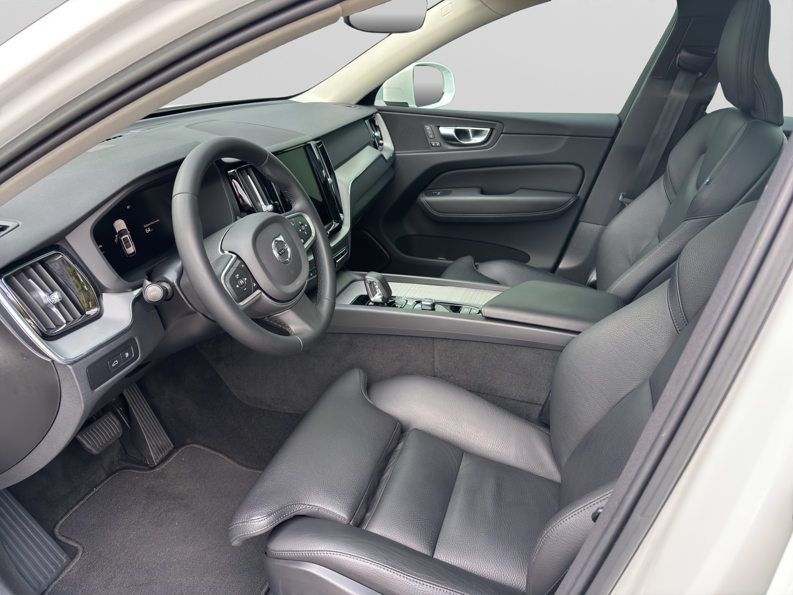 VOLVO XC60 2.0 T6 TE Core eAWD-showroom-element-3