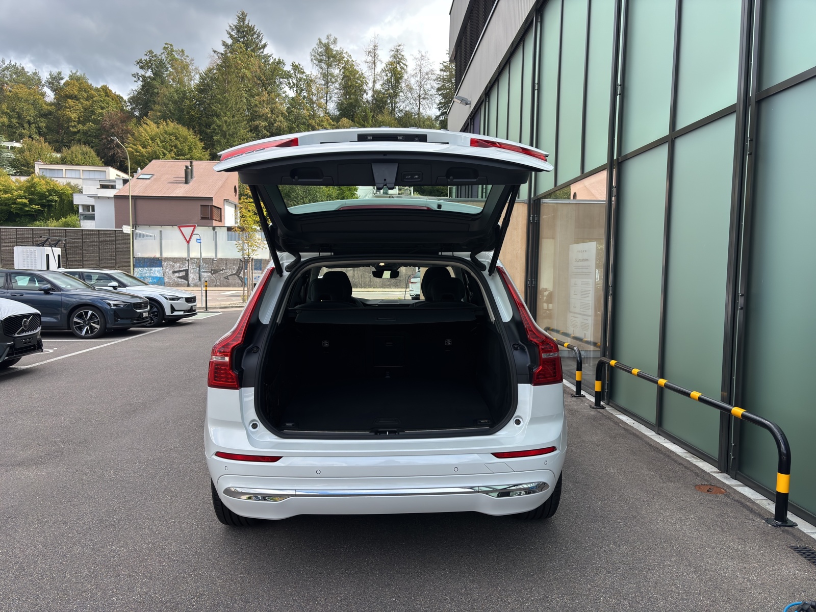 VOLVO XC60 2.0 T6 TE Core eAWD-image-11