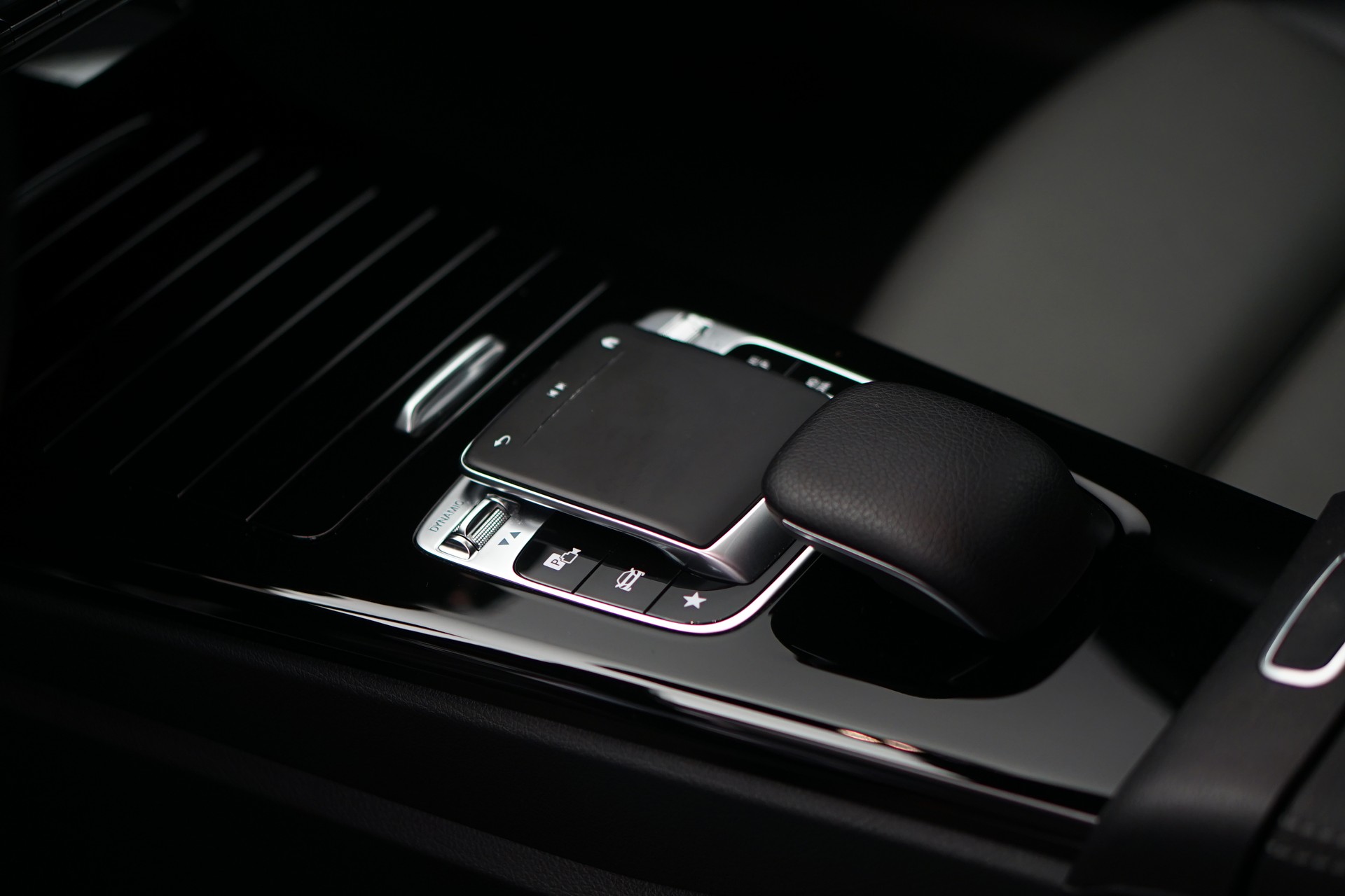 MERCEDES-BENZ A 250 4Matic AMG Line 4Matic 7G-DCT *CH-Fahrzeug* *Head-Up* *LED*-image-15