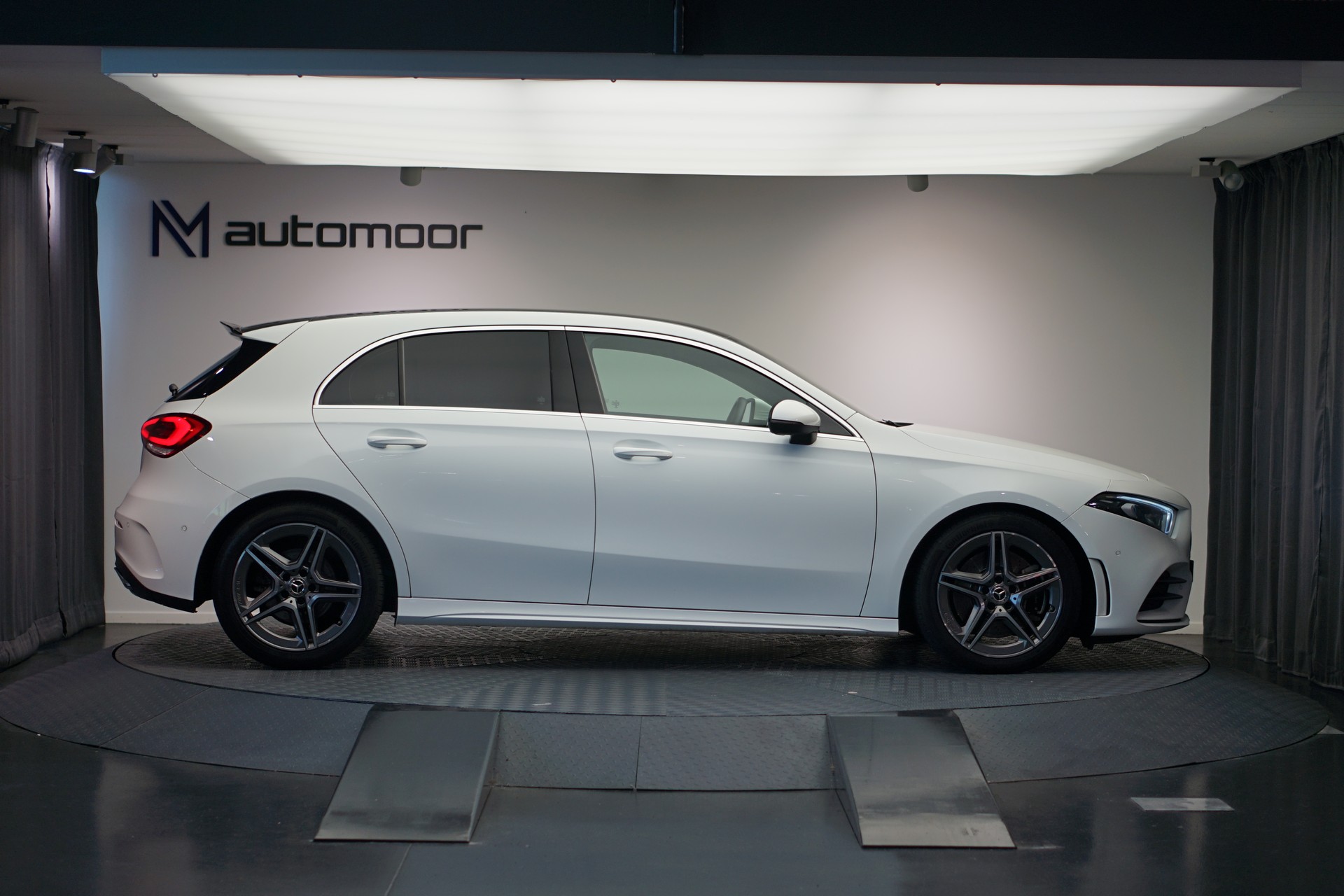 MERCEDES-BENZ A 250 4Matic AMG Line 4Matic 7G-DCT *CH-Fahrzeug* *Head-Up* *LED*-image-3