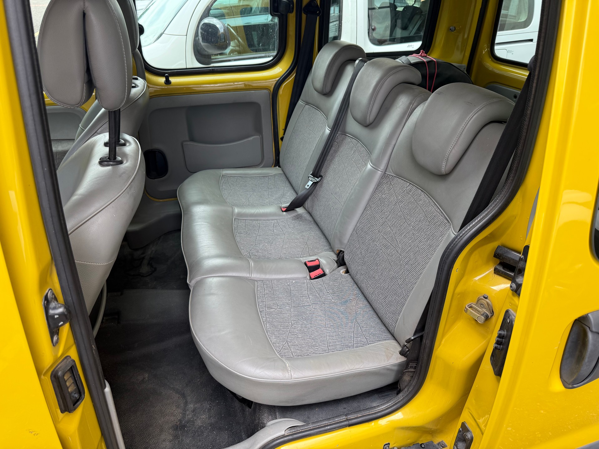 RENAULT Kangoo 1.6 16V Edition 4X4-image-6