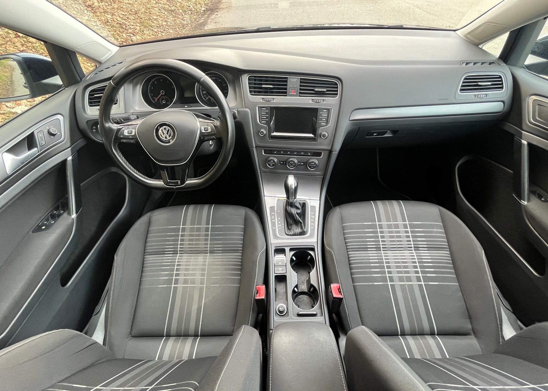 VW Golf 1.4 TSI Lounge DSG-image-4