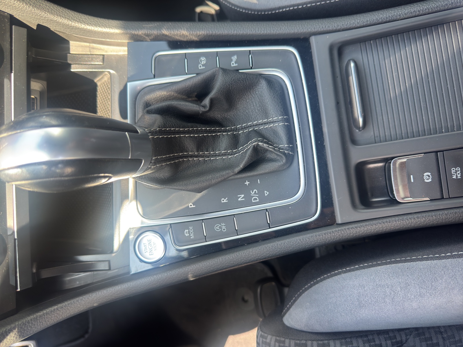 VW Golf 1.5 TSI EVO Highline DSG R-Line-image-15