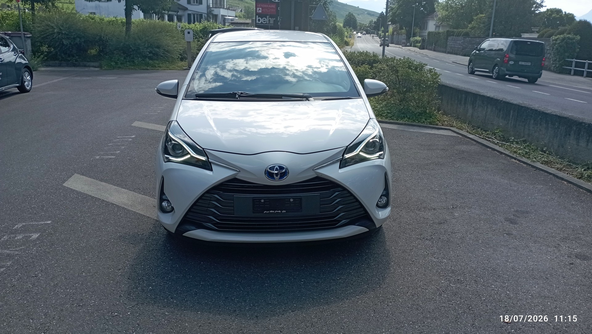 TOYOTA Yaris 1.5 VVT-i Hybrid Trend e-CVT-image-2